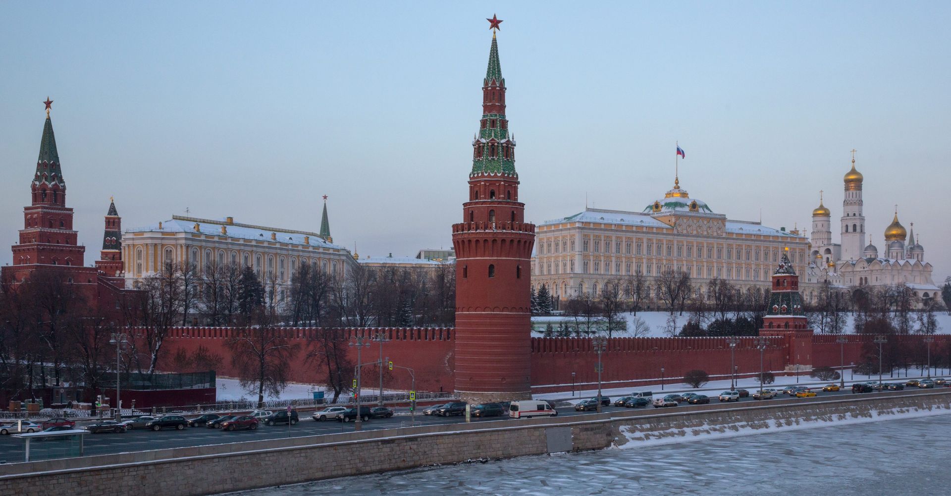 epa05701428 General view of the Moscow Kremlin, Russia, 06 January 2017. According to reports on 06 January 2017, US top intelligence officials are expected to present a classified report to President-elect Donald Trump over the alleged interference of Russia with the US elections in November 2016. The document is said to include details of persons involved in the hacking of Democratic emails and delivering them to the WikiLeaks whistleblower platform.  EPA/SERGEI ILNITSKY