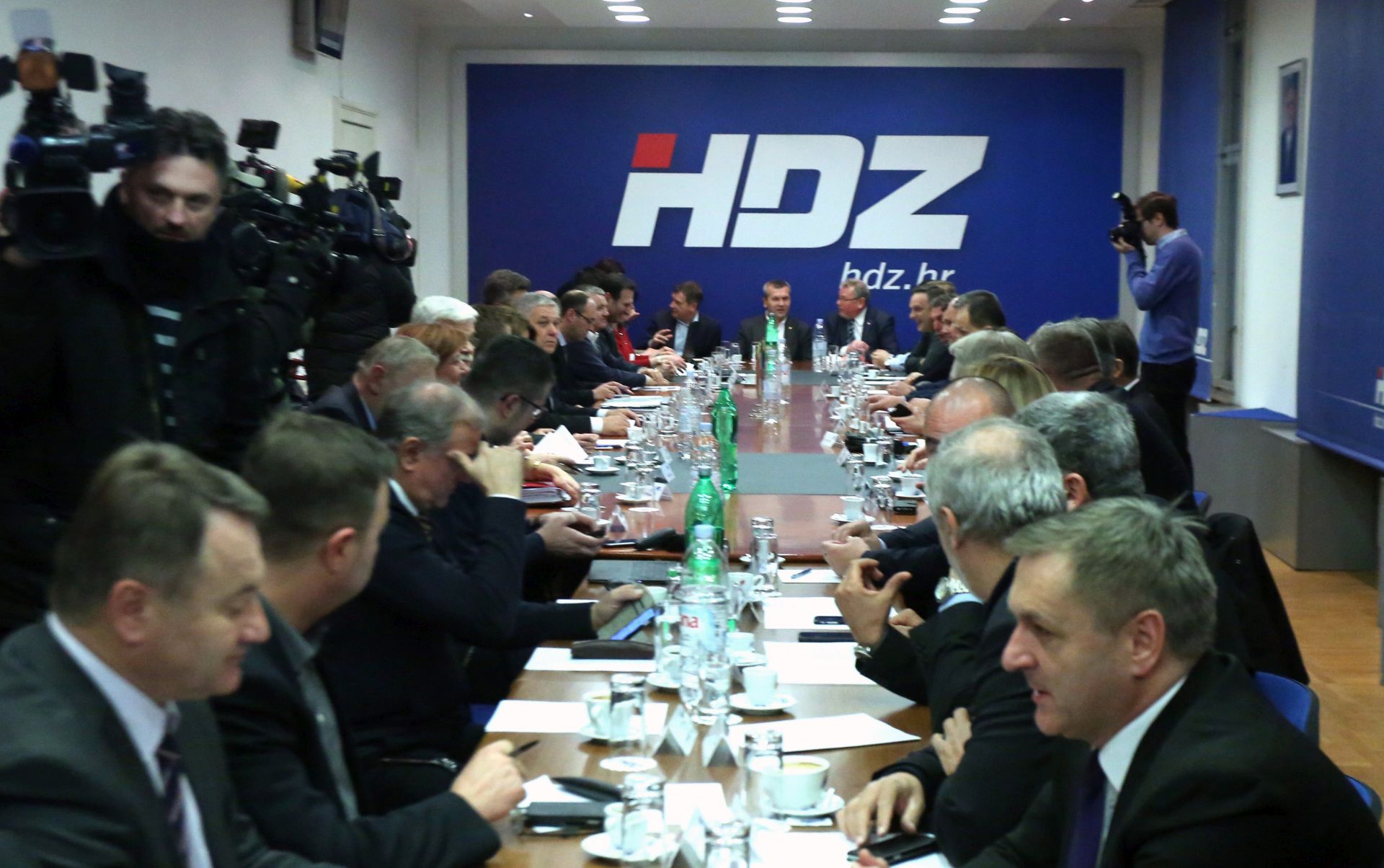 Zagreb, 09.01.2017 - Sjednica Predsjednitva HDZ-a i Nacionalnog vijeæa HDZ-a odrana je u sredinjici stranke u Zagrebu. 
foto HINA/ Daniel KASAP/ ua