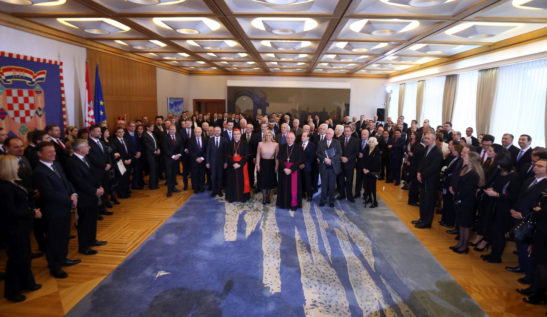 Zagreb, 16.01.2017 - Predsjednica Kolinda Grabar-Kitarović organizirala je prijem u povodu 25. godišnjice međunarodnog priznanja Republike Hrvatske i uručila povelje zahvalnosti za osobite uloge u stvaranju moderne i suvremene hrvatske države te iznimne doprinose u međunarodnom priznanju RH. Na fotografiji Kolinda Grabar-Kitarović.  
foto HINA/ Daniel KASAP/ dk