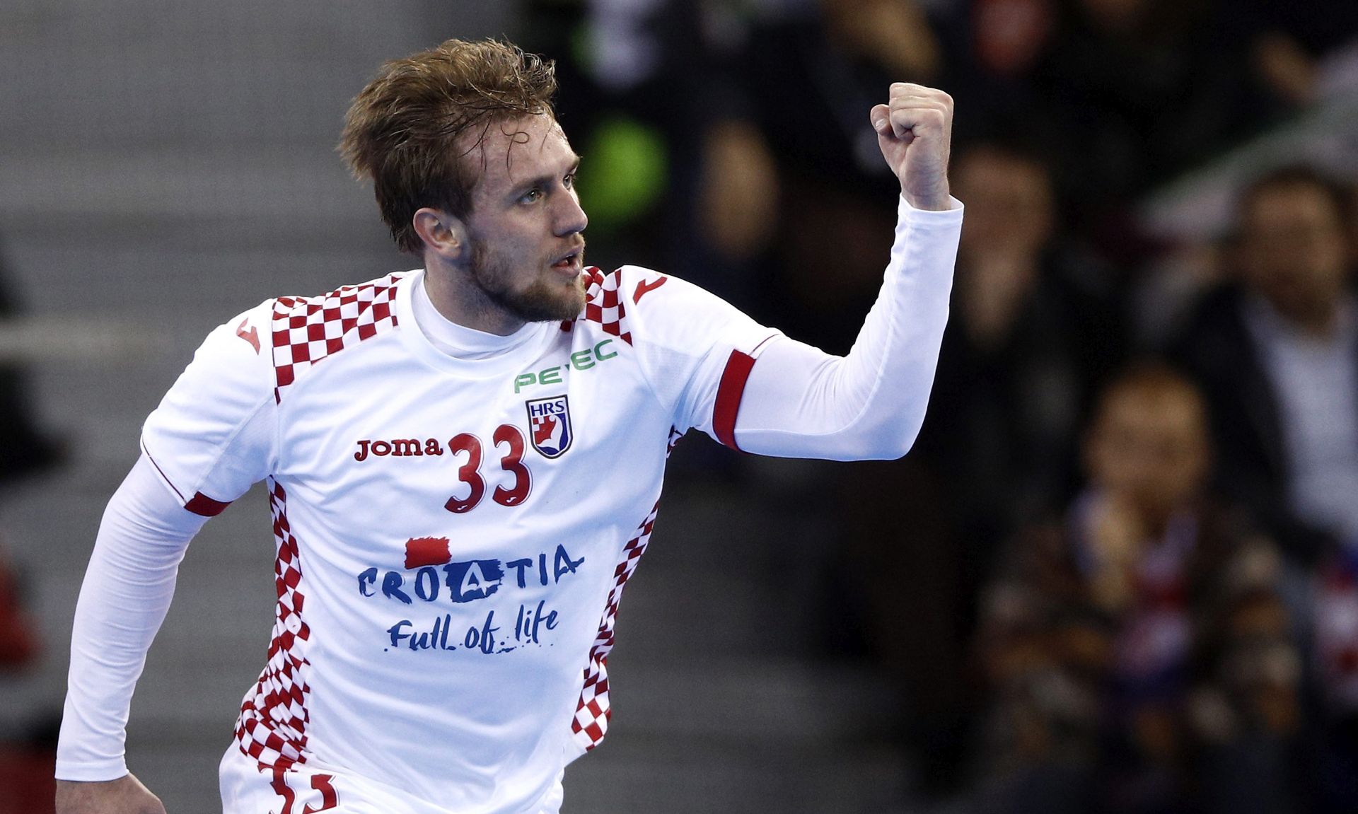epa05722339 Croatia's Luka Cindric reacts during the preliminary round match between Croatia and Belarus at the IHF Men's Handball World Championship, in Rouen, France, 16 January 2017.  EPA/YOAN VALAT