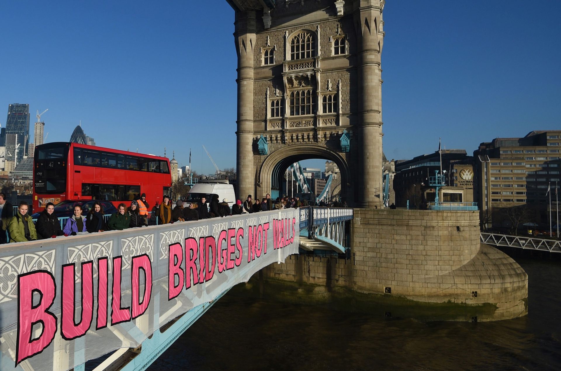 epa05733759 Demonstrators drop a banner that reads 'Build Bridges not Walls' from Tower Bridge in London, Britain 20 January 2017 during a protest against the inauguration of Donald Trump. Trump won the 08 November 2016 election to become the next US President.  EPA/FACUNDO ARRIZABALAGA