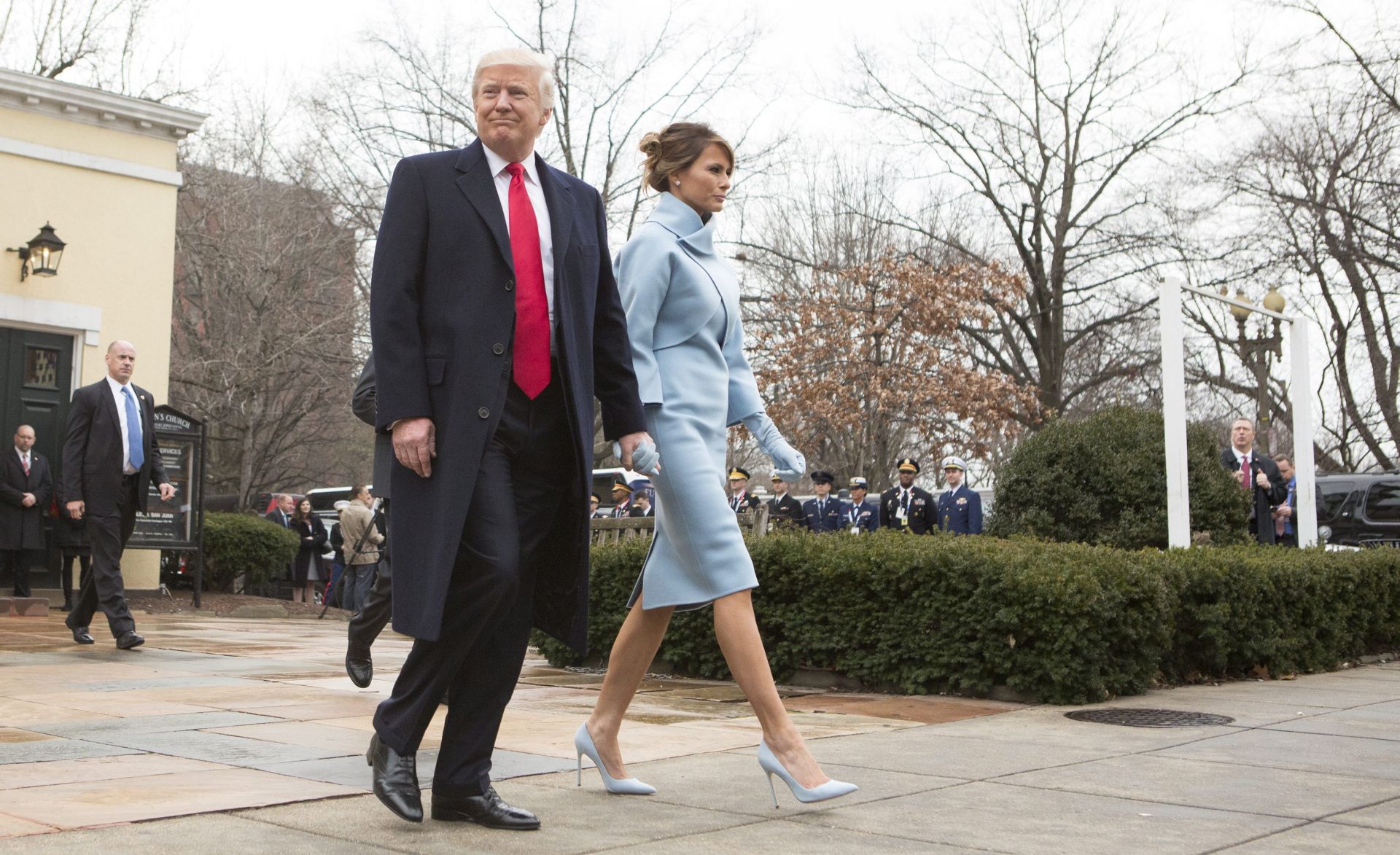 epa05734869 US President-elect Donald J. Trump and First lady-elect Melania Trump depart St. John's Church in Washington, DC, USA, 20 January 2017, before he is inaugurated as the 45th President of The United States. Trump won the 08 November 2016 election to become the next US President.  EPA/Chris Kleponis