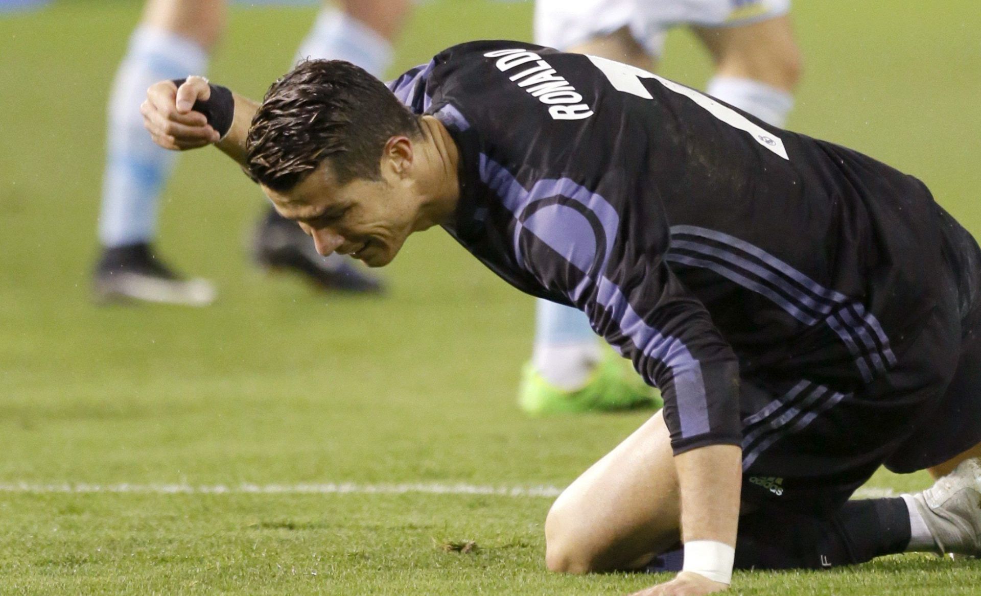 epa05750452 Real Madrid's Cristiano Ronaldo reacts during the King's Cup quarter-final second leg match between Celta and Real Madrid at Balaidos stadium in Vigo, Galicia, Spain, 25 January 2017.  EPA/SALVADOR SAS