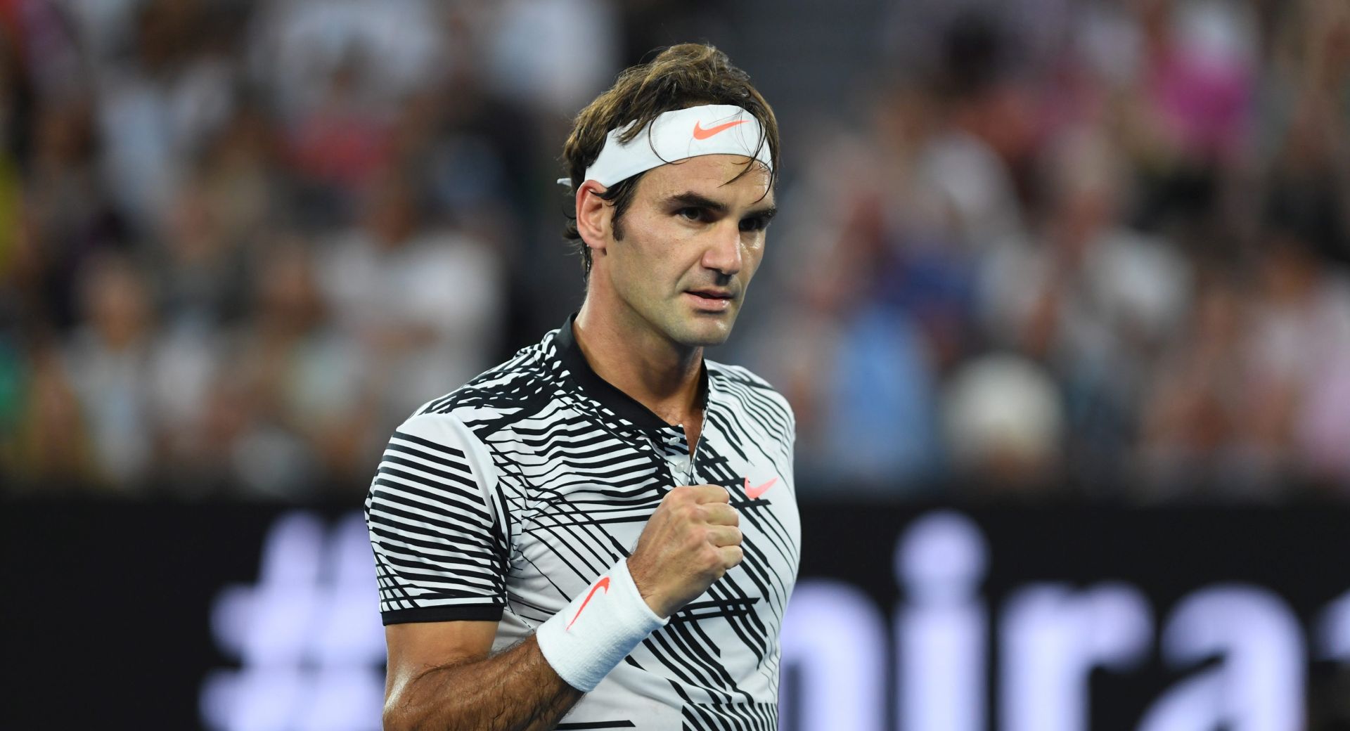 epa05758422 Roger Federer of Switzerland in action against Rafael Nadal of Spain during the finals of the Men's Singles at the Australian Open Grand Slam tennis tournament in Melbourne, Victoria, Australia, 29 January 2017.  EPA/LUKAS COCH AUSTRALIA AND NEW ZEALAND OUT