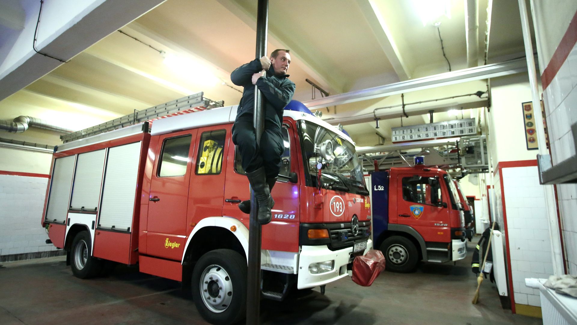 31.12.2016., Savska cesta 1/3, Zagreb - Vatrogasci Javne vatrogasne postrojbe Zagreb i na Staru godinu spremni su za svaku intervenciju. 
Photo: Sanjin Strukic/PIXSELL