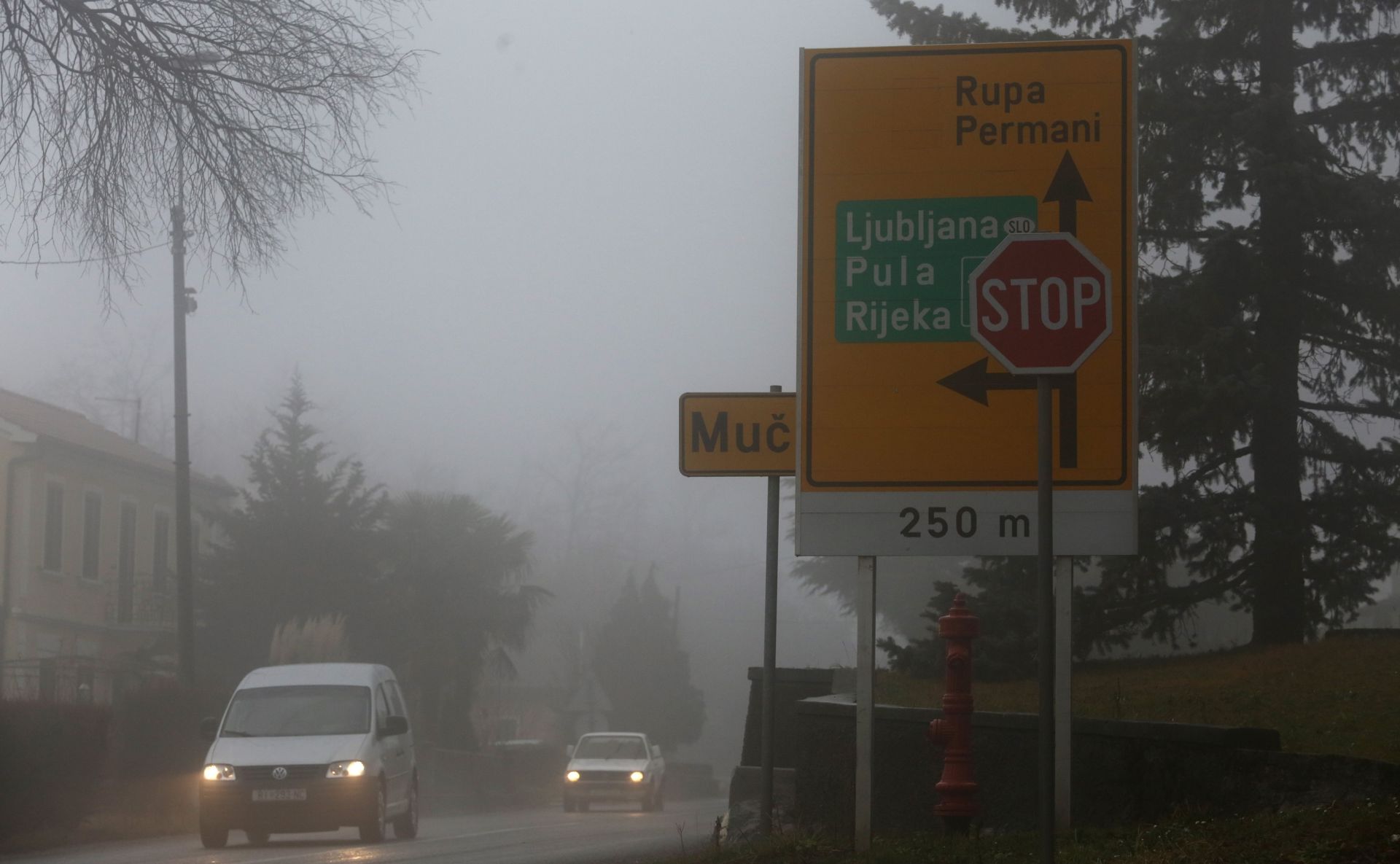 03.02.2016. Rijeka, Matulji - Gusta magla na podrucju Rijeke i okolice usporava promet na autocesti Rijeka - Rupa.
Photo: Goran Kovacic/PIXSELL