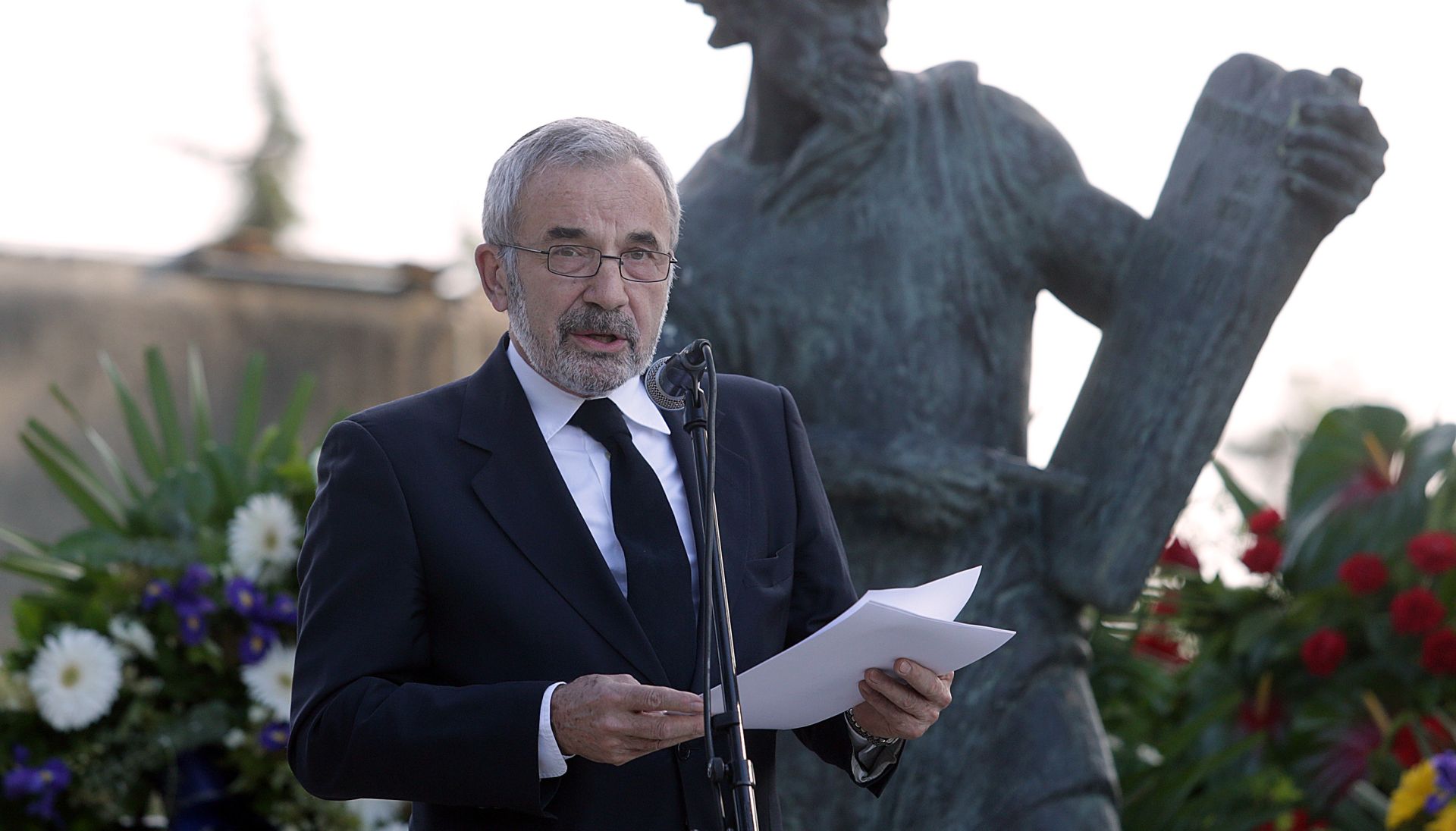 05.05.2016., Zagreb - Sredisnja komemorativna svecanost u povodu Dana sjecanja na zrtve holokausta (Jom Hasoa) odrzana je na Zidovskom groblju zagrebackog Mirogoja. Ognjen Kraus. 
Photo: Goran Stanzl/PIXSELL