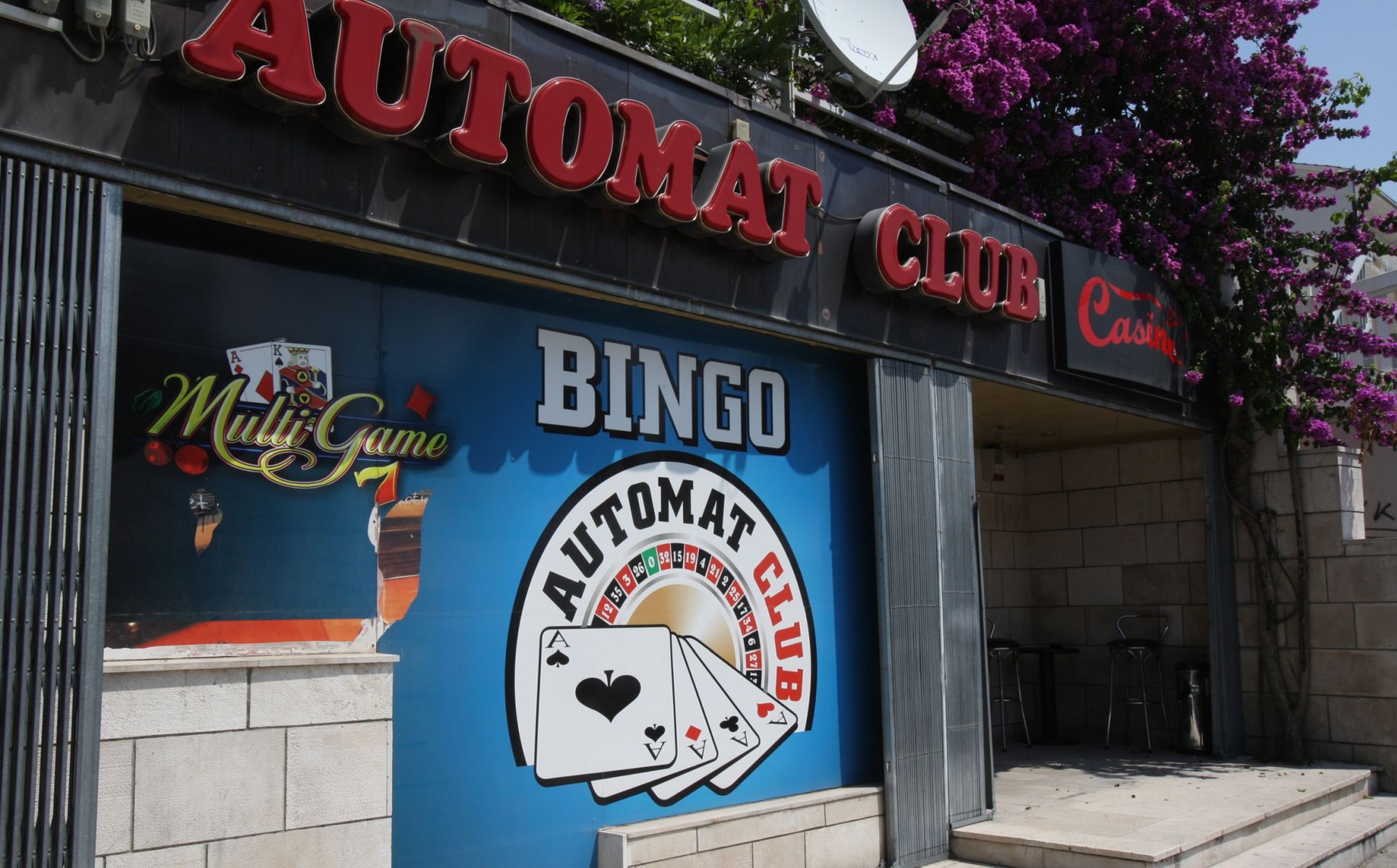 07.07.2009., Split - Automat klub Bingo u Vukovarskoj ulici koji su opljackali Nikola Grancic (uhicen) i Jure Zec (u bijegu). 
Photo: Ivo Cagalj/24sata
