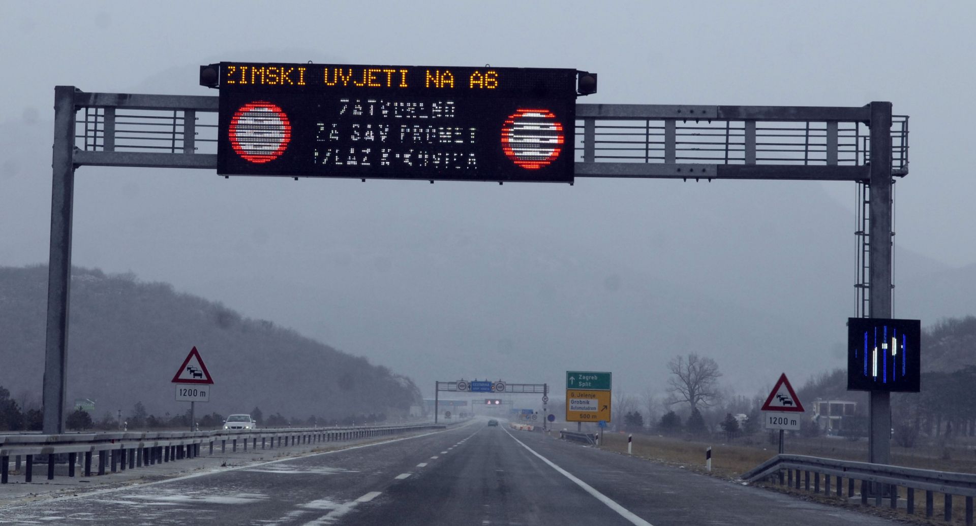 11.02.2012. Grobnik - Autocesta A6 Rijeka- Zagreb zatvorena je za sav promet zbog orkanske bure.
Photo: Goran Kovacic/PIXSELL