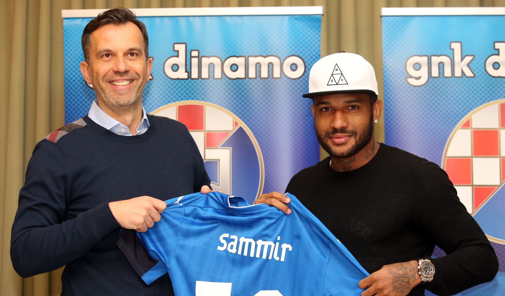 20.01.2017., Zagreb - Jorge Sammir Cruz Campos nakon tri godine ponovo ce zaigrati za Dinamo. Cim je stigao u Zagreb, u VIP salonu Zracne luke Zagreb potpisao je ugovor s Dinamom. Tomislav Svetina docekao je Sammira u Zracnoj luci. Photo: petar Glebov/PIXSELL