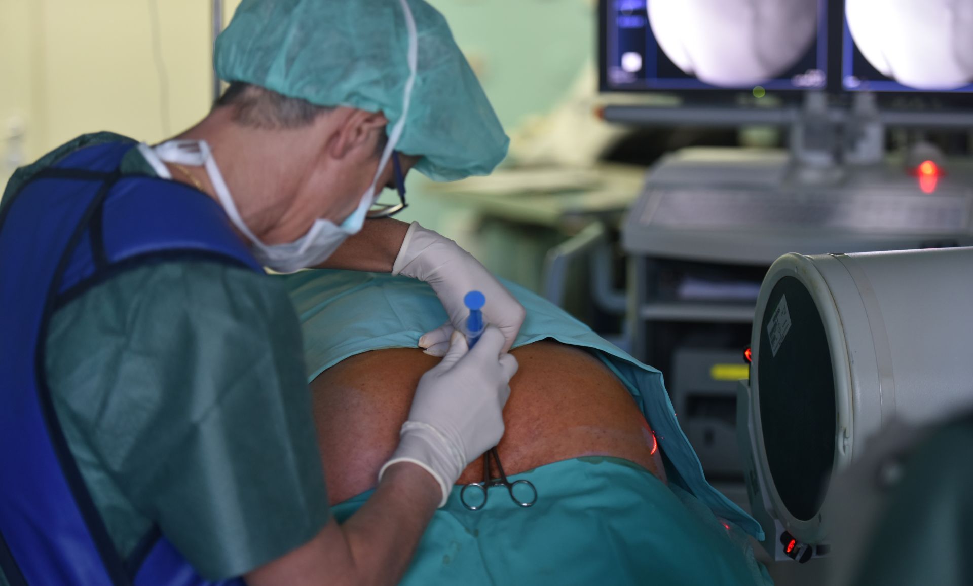21.01.2017., Pula - U Opcoj bolnici Pula prim.dr. Lada Kalagac je sa svojim timom prvi put na pacijentu izvela zahvat epidurolize kojim se pacijente rjesava kronicnih boli. 
Photo: Dusko Marusic/PIXSELL