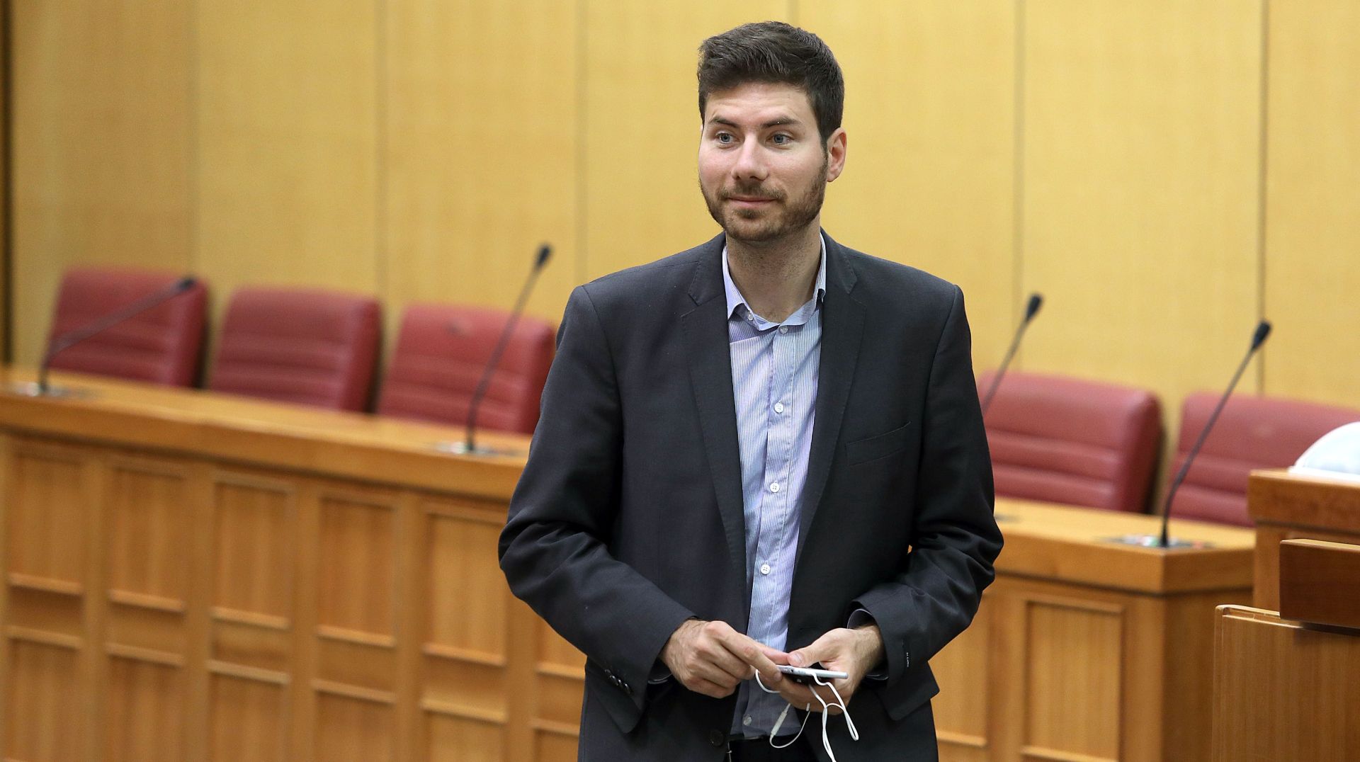 21.10.2016., Zagreb - Raspravom o  izmjenama Zakona o lokanim izborima nastavljena je prva sjednica Sabora RH. Ivan Pernar. 
Photo: Patrik Macek/PIXSELL