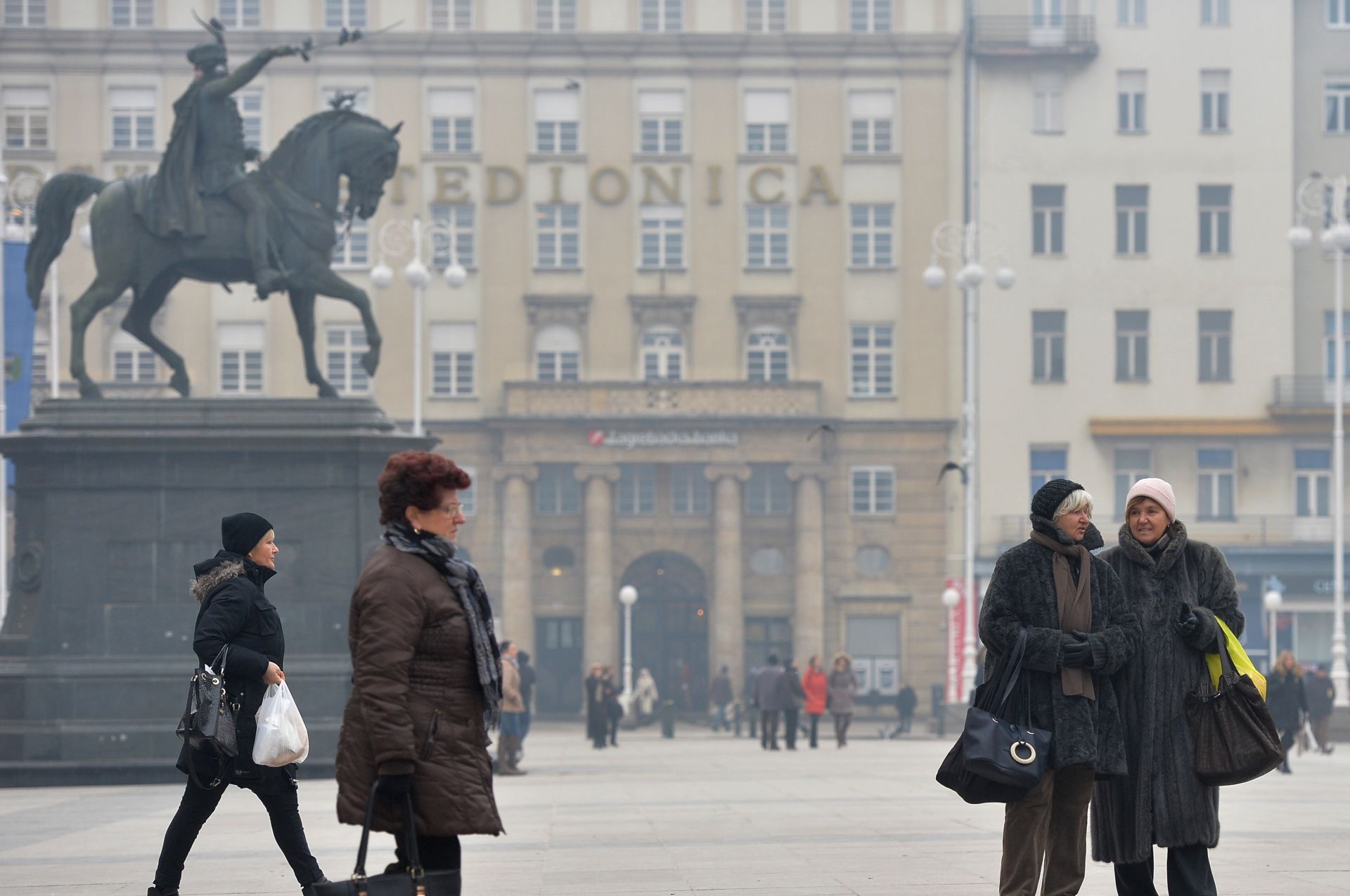 23.01.2017., Zagreb - Niske temperature gradjane natjerale da stave kape i salove. 
Photo: Marko Lukunic/PIXSELL