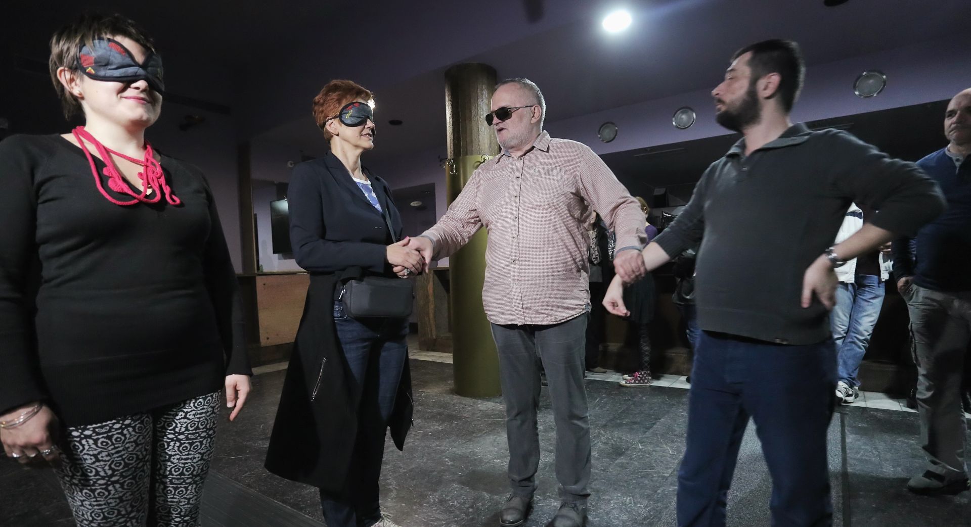 23.11.2016., Zagreb - U predvorju kazalista Vidra odrzan je party u mraku koje je priredilo Kazaliste slijepih kako bi se ljudi senzibilizirali na zivot onih koji ne vide. 
Photo: Tomislav Miletic/PIXSELL