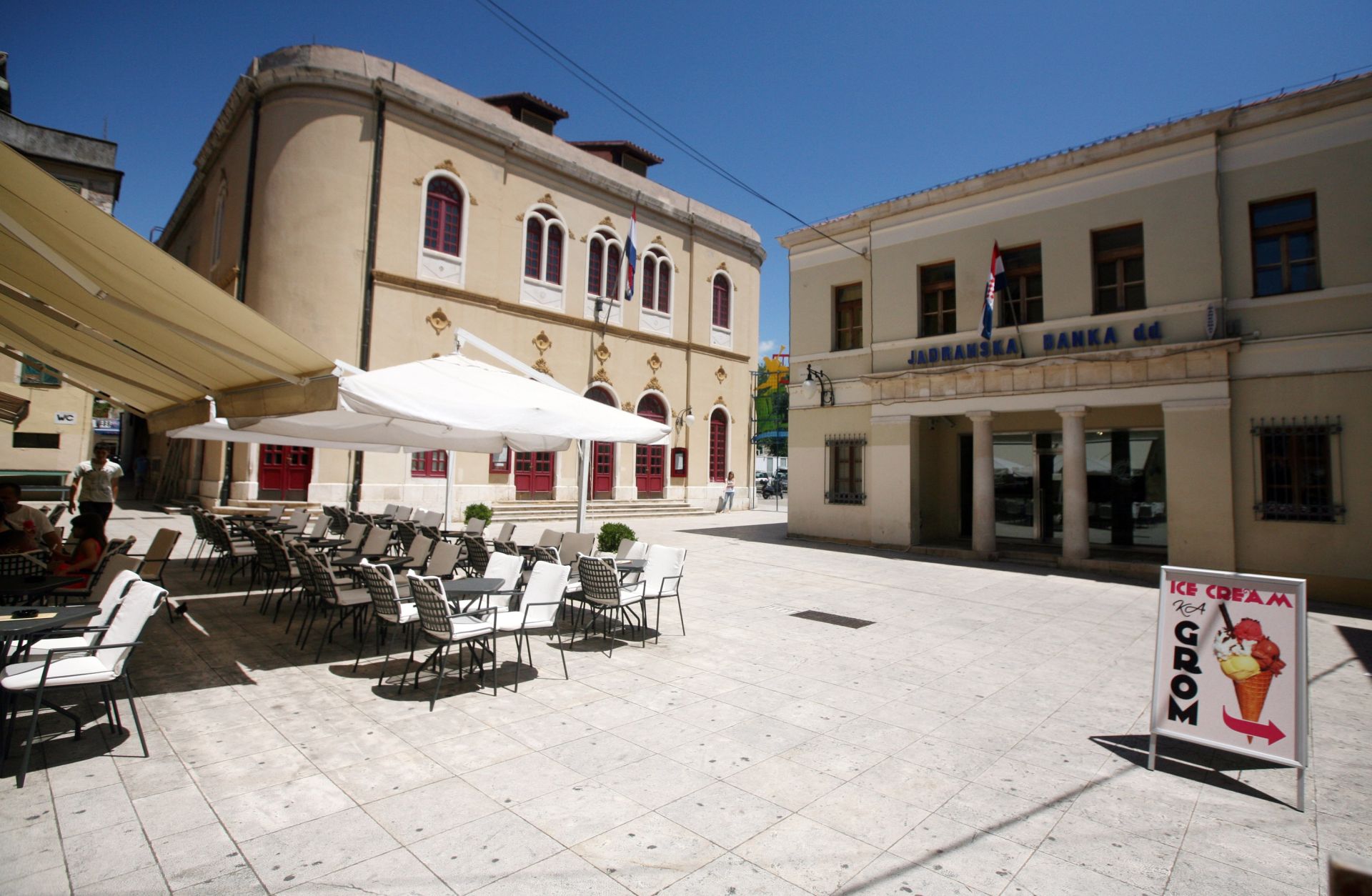23.06.2013., Sibenik - Velike vrucine ispraznile su sibenske ulice, trgove i rivu. Prazne ulice, setalista i stekati najbolji je termometar.¸
Photo: Dusko Jaramaz/PIXSELL