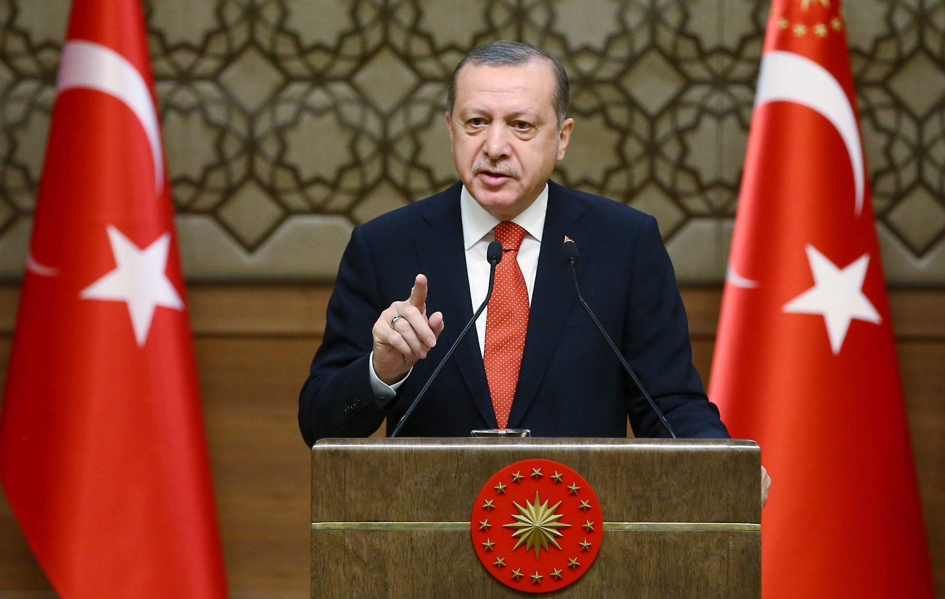 epa05697646 A handout photo made available by the Turkish President Press office shows, Turkish President Recep Tayyip Erdogan speaking during 33rd mukhtars (local officials) meeting in Ankara, Turkey, 04 January 2017. Erdogan spoke of Turkey's ongoing operation to gain control of the northern Syrian town of Al-Bab.  EPA/TURKISH PRESIDENT PRESS OFFICE / HANDOUT  HANDOUT EDITORIAL USE ONLY/NO SALES