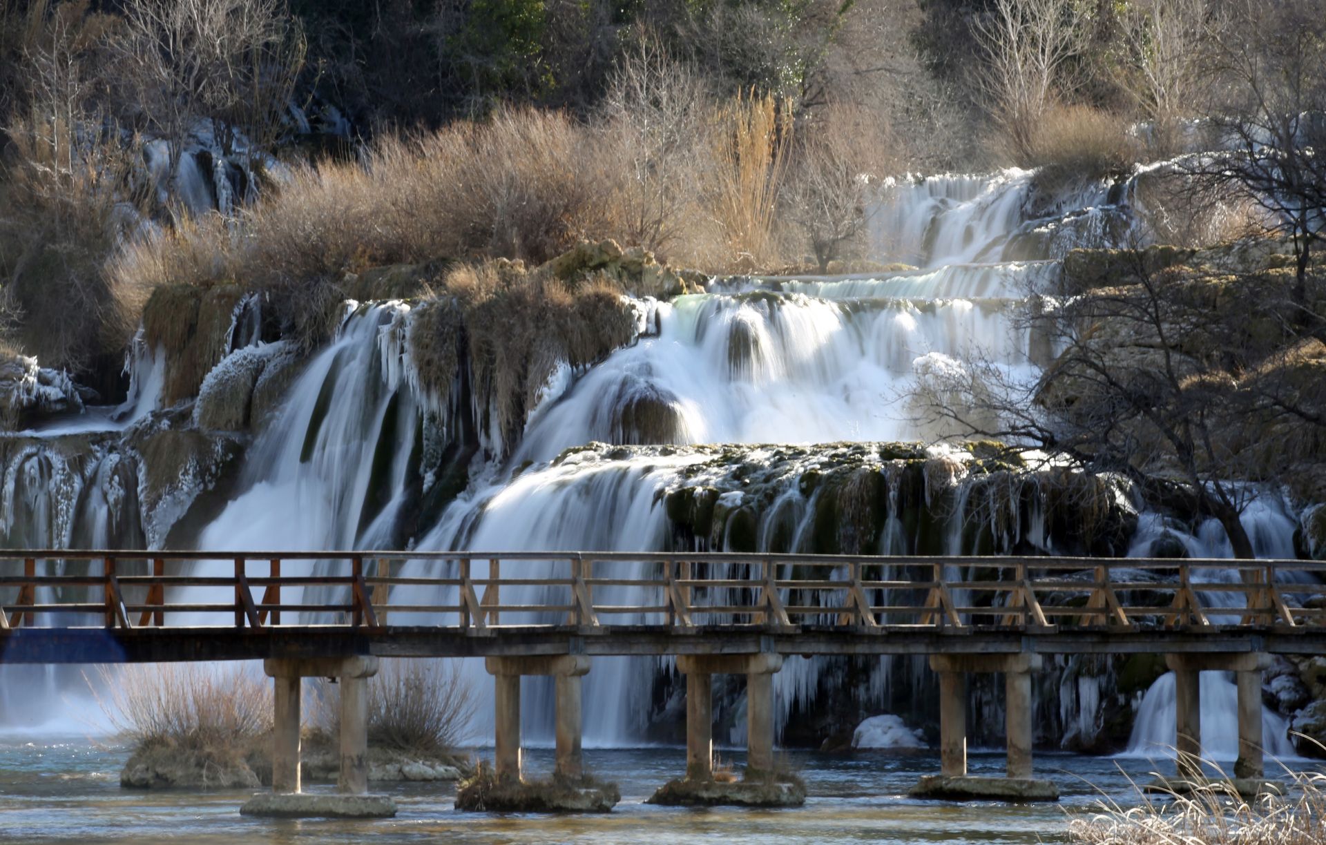 08.01.2017., Slapovi Krke,
Hladnoca u Dalmacji se ne smiruje. Zaledjeni su i poznati Slapovi Krke u NP Krka. Zimska idila se nastavlja. 
Photo: Dusko Jaramaz/PIXSELL
