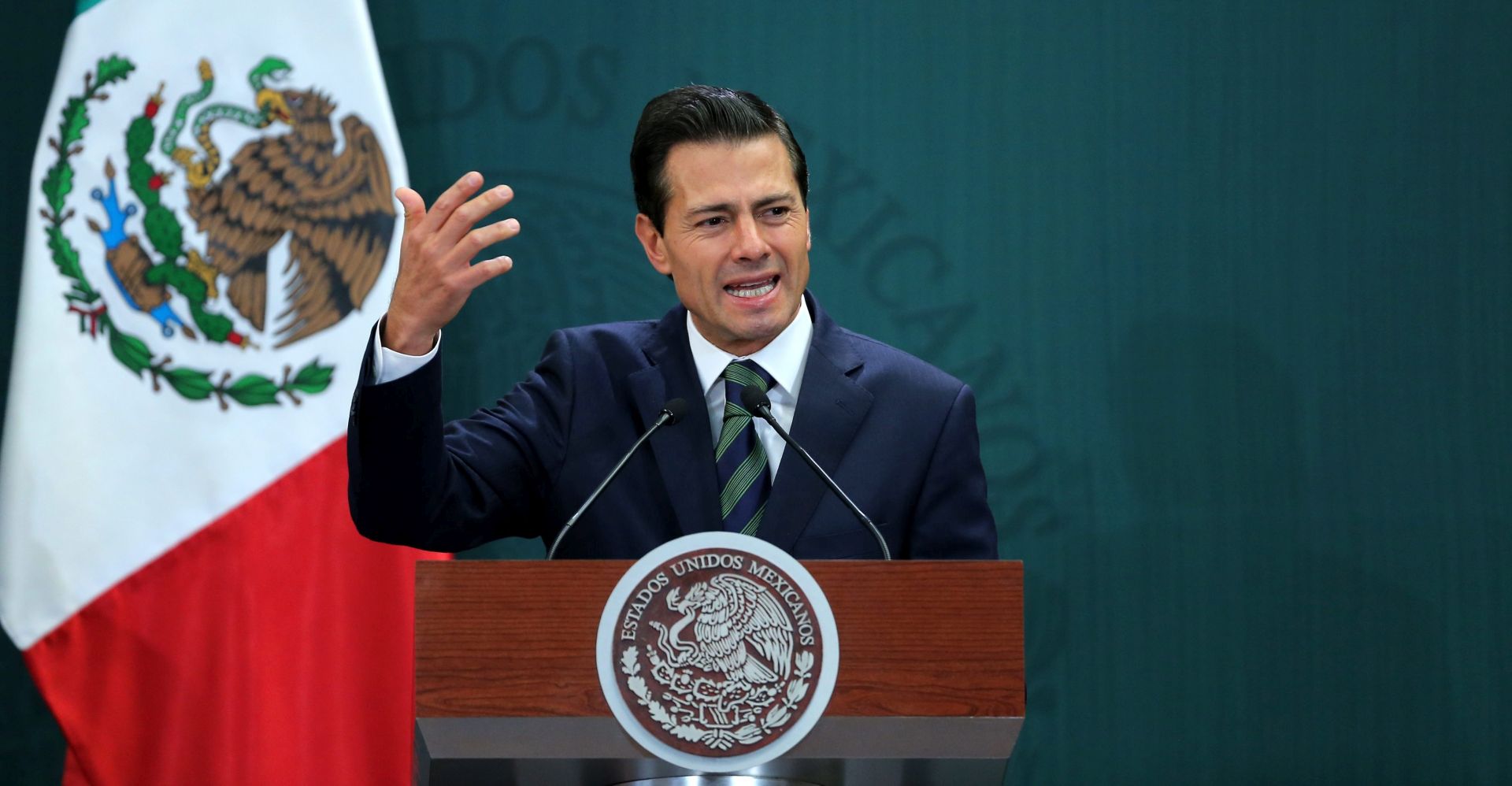 epa05713713 Mexico's President Enrique Pena Nieto speaks during an official event to announce a set of economic measures in Mexico City, Mexico, 12 January 2017.  EPA/José Méndez .