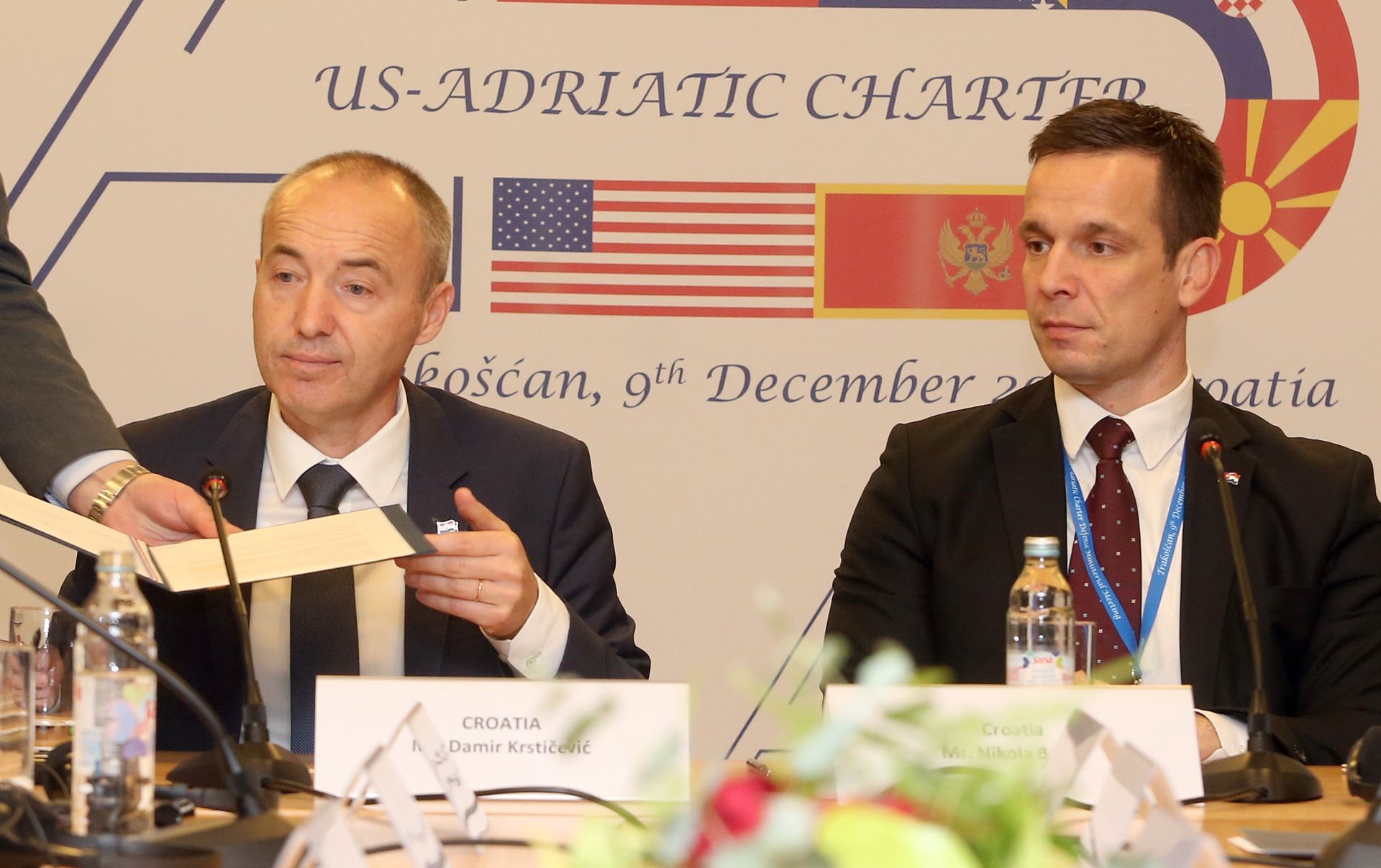 09.12.2016., Varazdin - Sastanak ministara obrane Americko-jadranske povelje kojem su nazocili ministri obrane drzava clanica Povelje Albanije, BiH, Crne Gore, Makedonije i SAD-a te ministri obrane Kosova, Slovenije i Srbije u svojstvu promatraca. U hotelu Trakoscan nakon sastanka potpisana je Zajednicka izjava ministara obrane Americko-jadranske povelje. Ministar obrane Damir Krsticevic i pomocnik Nikola Brzica.
Photo: Robert Anic/PIXSELL