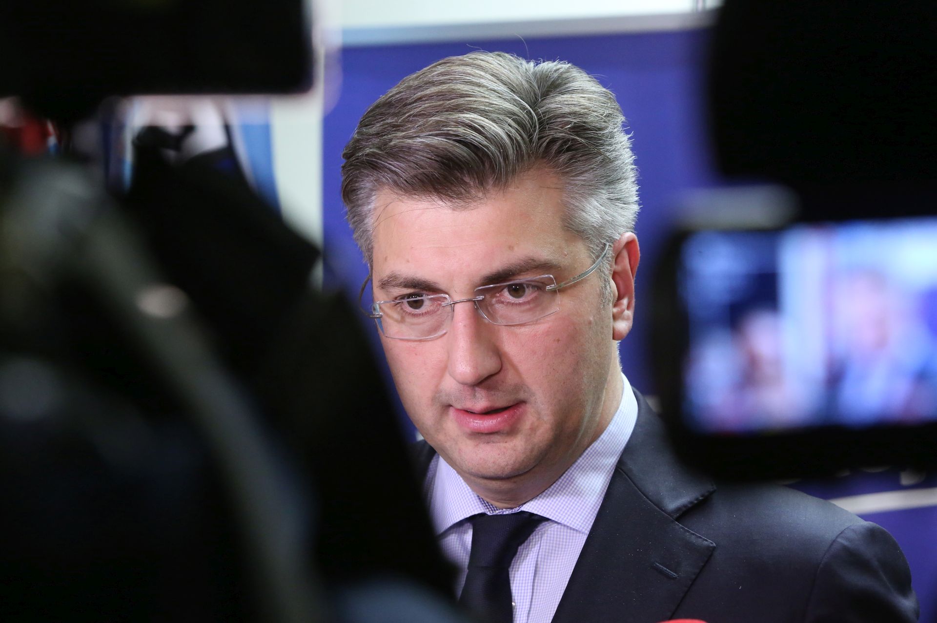 Zagreb, 09.01.2017 - Sjednica Predsjedništva HDZ-a i Nacionalnog vijeća HDZ-a održana je u središnjici stranke u Zagrebu. Na slici predsjednik stranke Andrej Plenković nakon sjednice.
foto HINA/ Daniel KASAP/ ua