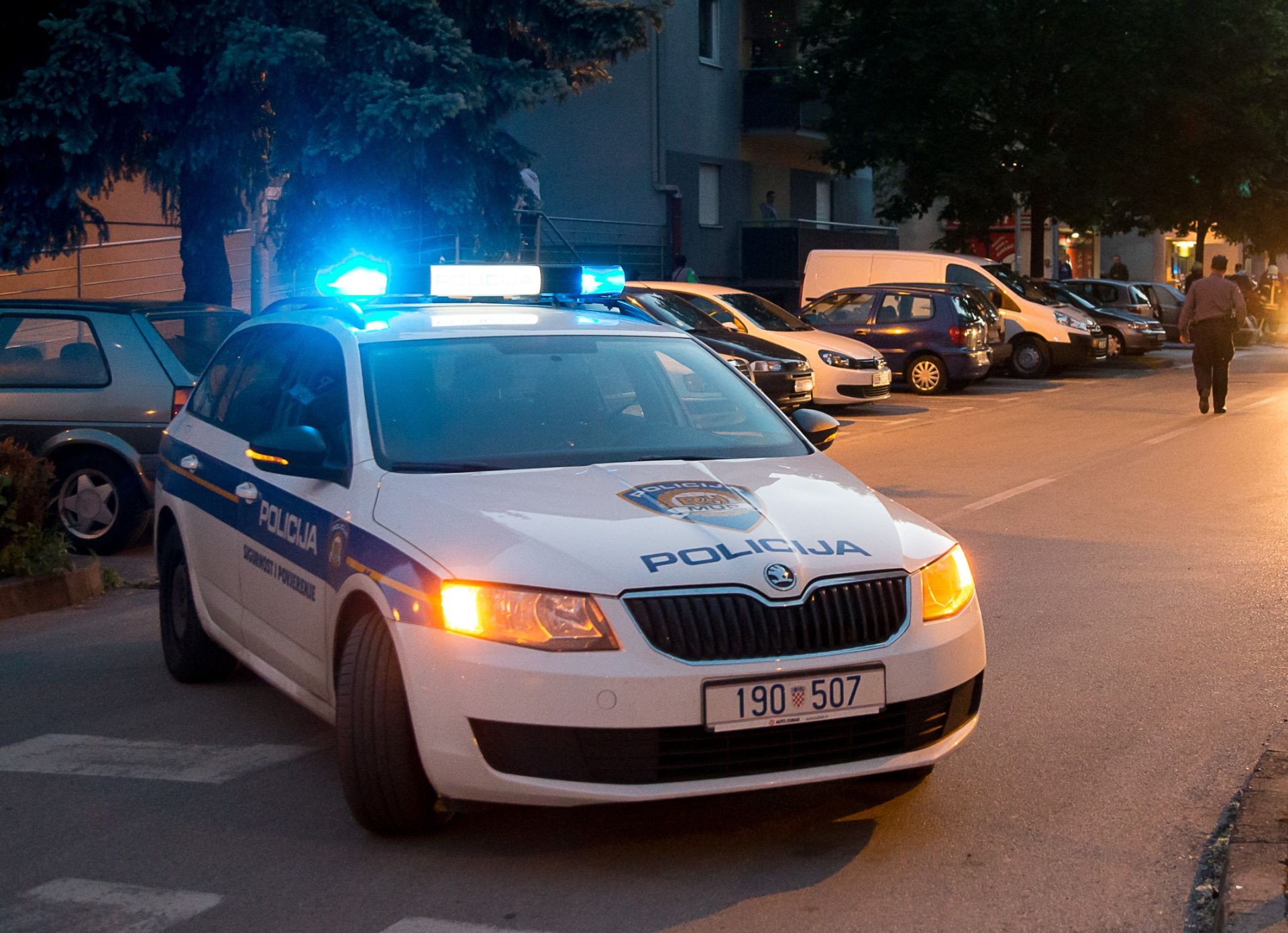 16.05.2016., Zagreb -  Automobil marke Mercedes planuo je na parkiralistu u ulici Miroslava Milica u zagrebackom naselju Spansko. Vatrogasci su ugasili pozar, a policijaobavlja ocevid. 
Photo: Davor Puklavec/PIXSELL