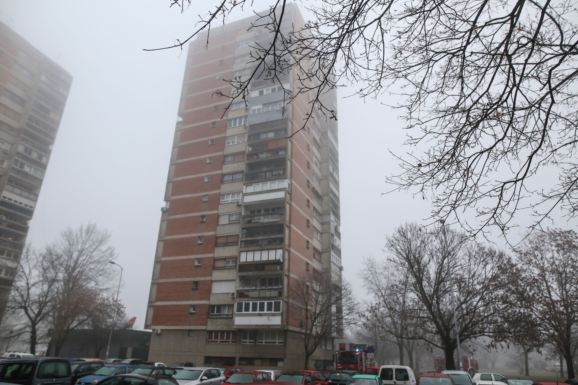 18.12.2016., Zagreb - Jutros oko 6 sati pozar je zahvatio stan u zgradi na adresi Turinina 4. Stan se nalazi na 12. katu zgrade, ima ozlijedjenih te je jedna soba u stanu u potpunosti izgorjela. Pravovremenom akcijom vatrogasaca sprijecena je veca nesreca.                    
Photo: Igor Soban/PIXSELL