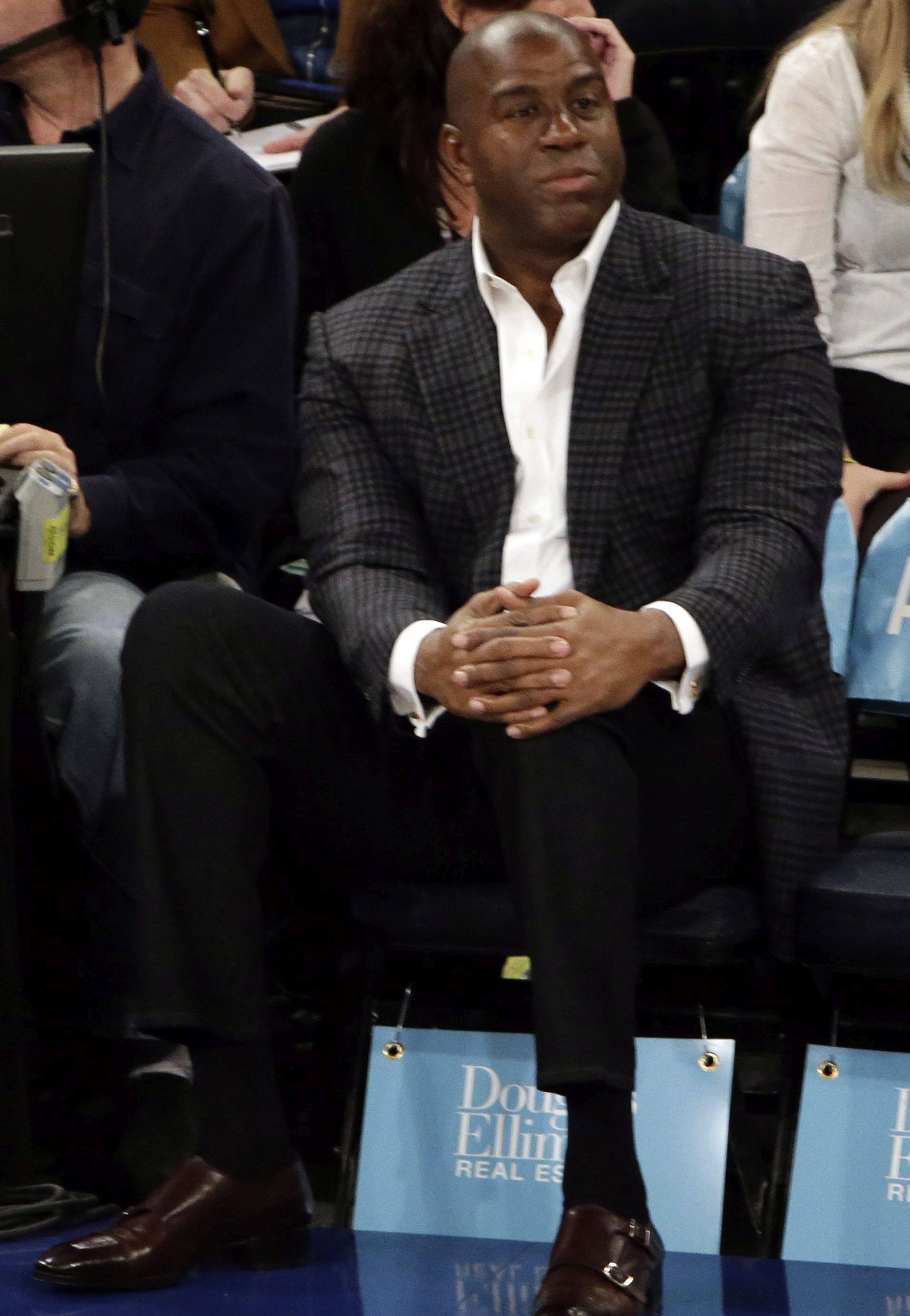 epa05017463 NBA hall of fame and former Los Angeles Laker player Magic Johnson is seen during the game between the Los Angeles Lakers and the New York Knicks in the first half of their NBA game at Madison Square Garden in New York, New York, USA, 08 November 2015.  EPA/JASON SZENES CORBIS OUT