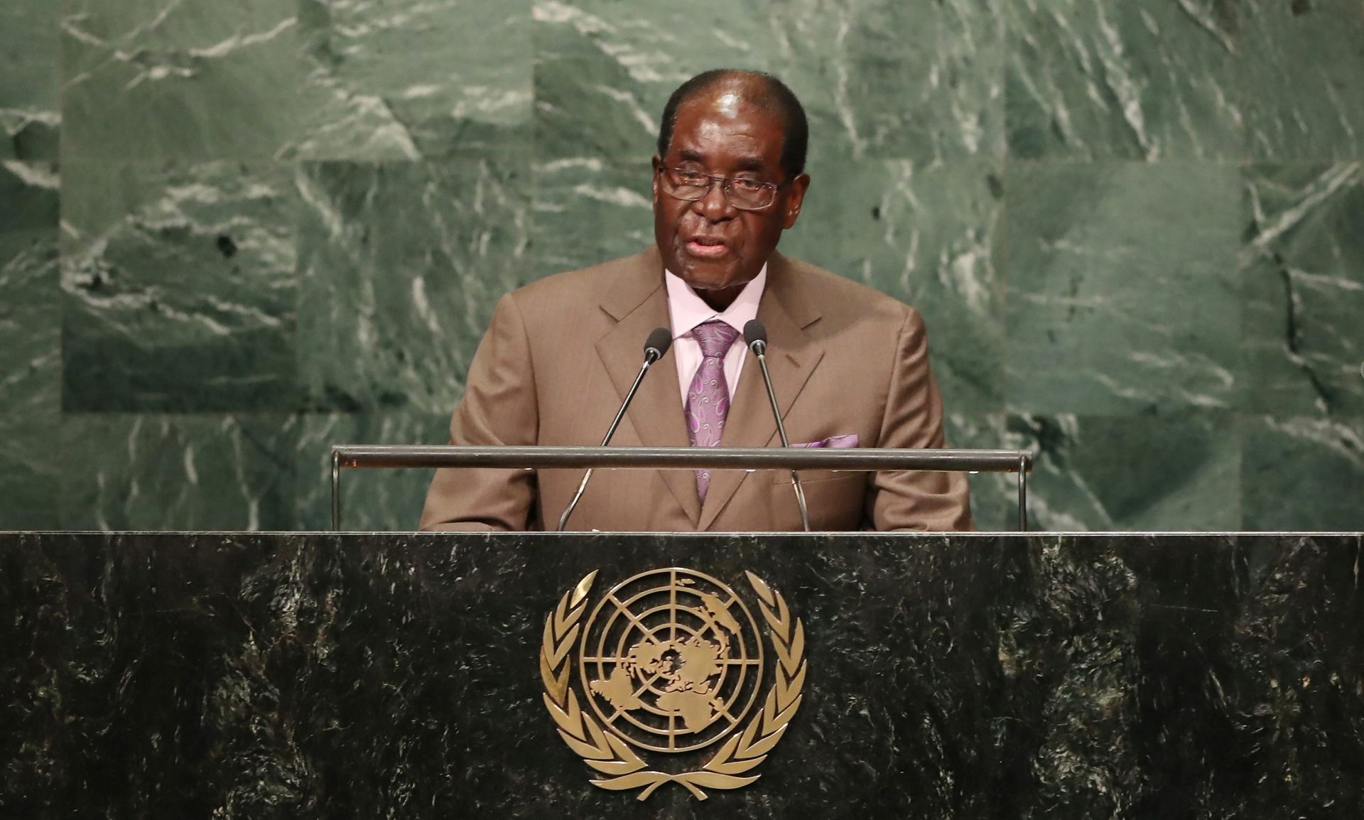 epa05550537 Robert Mugabe, President of the Republic of Zimbabwe addresses the General Debate at the 71st Session of the United Nations General Assembly at UN headquarters in New York, USA, 21 September 2016.  EPA/ANDREW GOMBERT