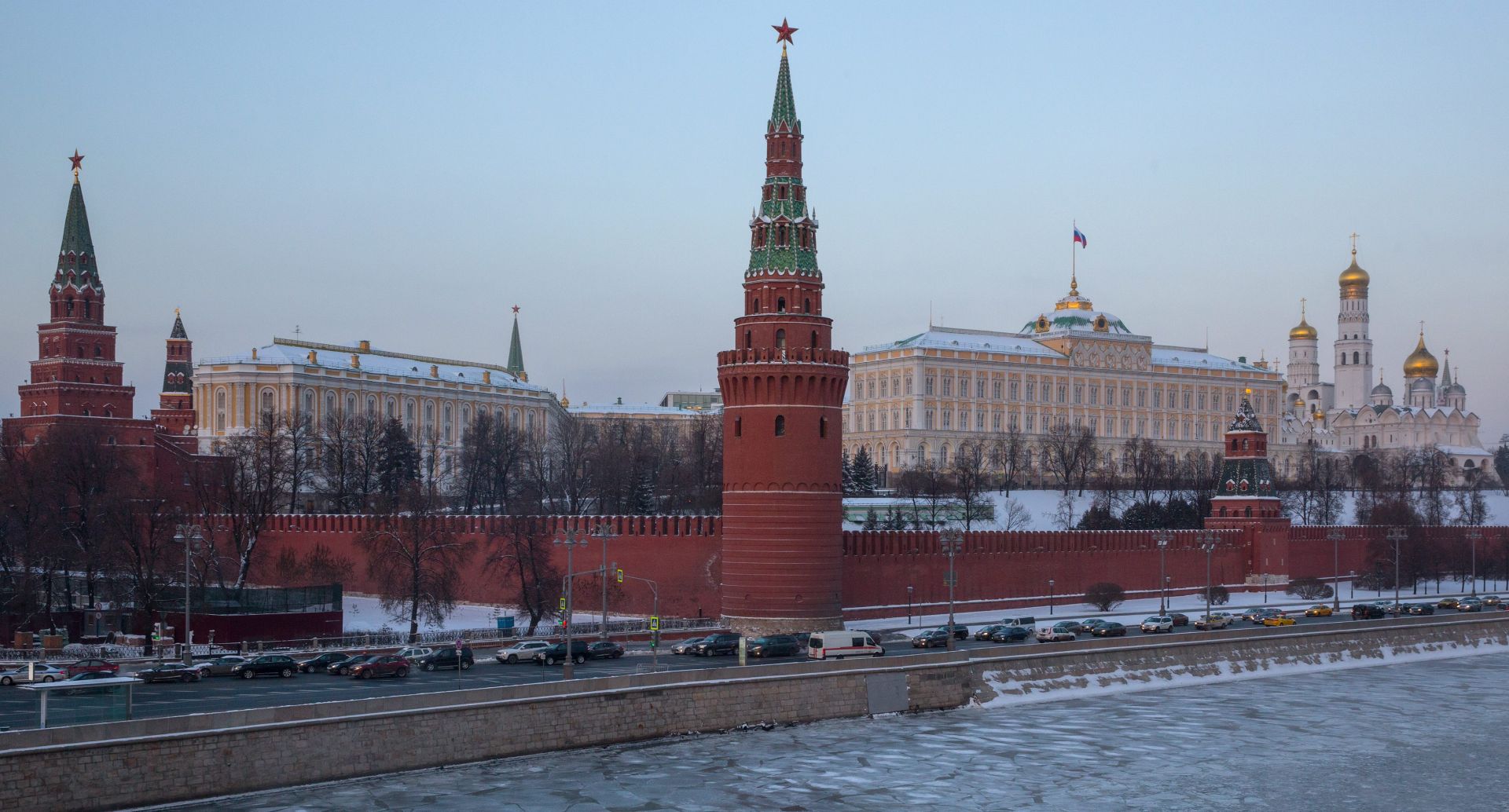 epa05701428 General view of the Moscow Kremlin, Russia, 06 January 2017. According to reports on 06 January 2017, US top intelligence officials are expected to present a classified report to President-elect Donald Trump over the alleged interference of Russia with the US elections in November 2016. The document is said to include details of persons involved in the hacking of Democratic emails and delivering them to the WikiLeaks whistleblower platform.  EPA/SERGEI ILNITSKY