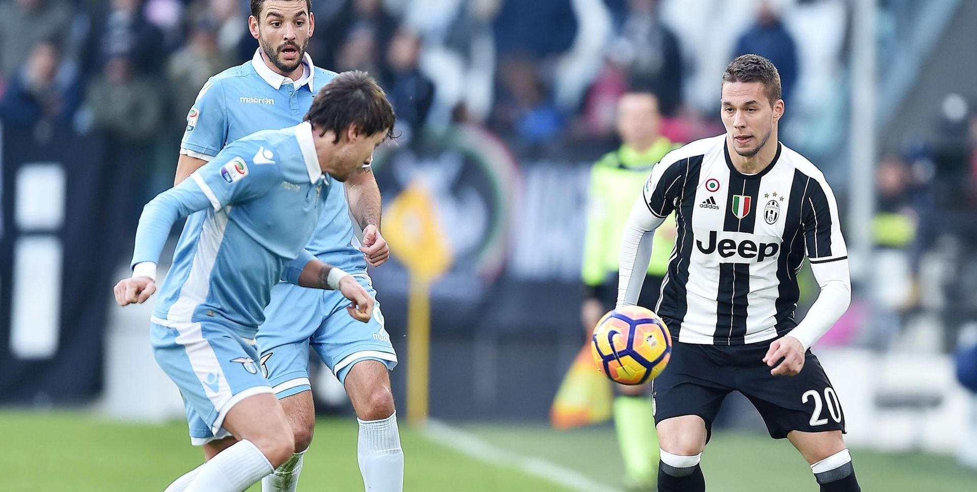 epa05741626 Juventus' Marko Pjaca in action during the Italian Serie A soccer match Juventus vs Lazio at Juventus Stadium in Turin, Italy, 22 January 2017.  EPA/ALESSANDRO DI MARCO