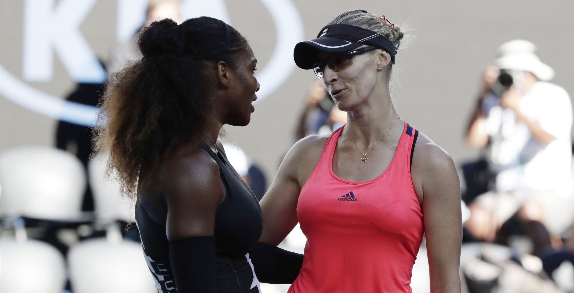 epa05751161 Serena Williams of the USA (L) and Mirjana Lucic-Baroni of Croatia meet at the net after Williams defeated Lucic-Baroni in the Women's Singles semifinal match at the Australian Open Grand Slam tennis tournament in Melbourne, Victoria, Australia, 26 January 2017.  EPA/MARK R. CRISTINO