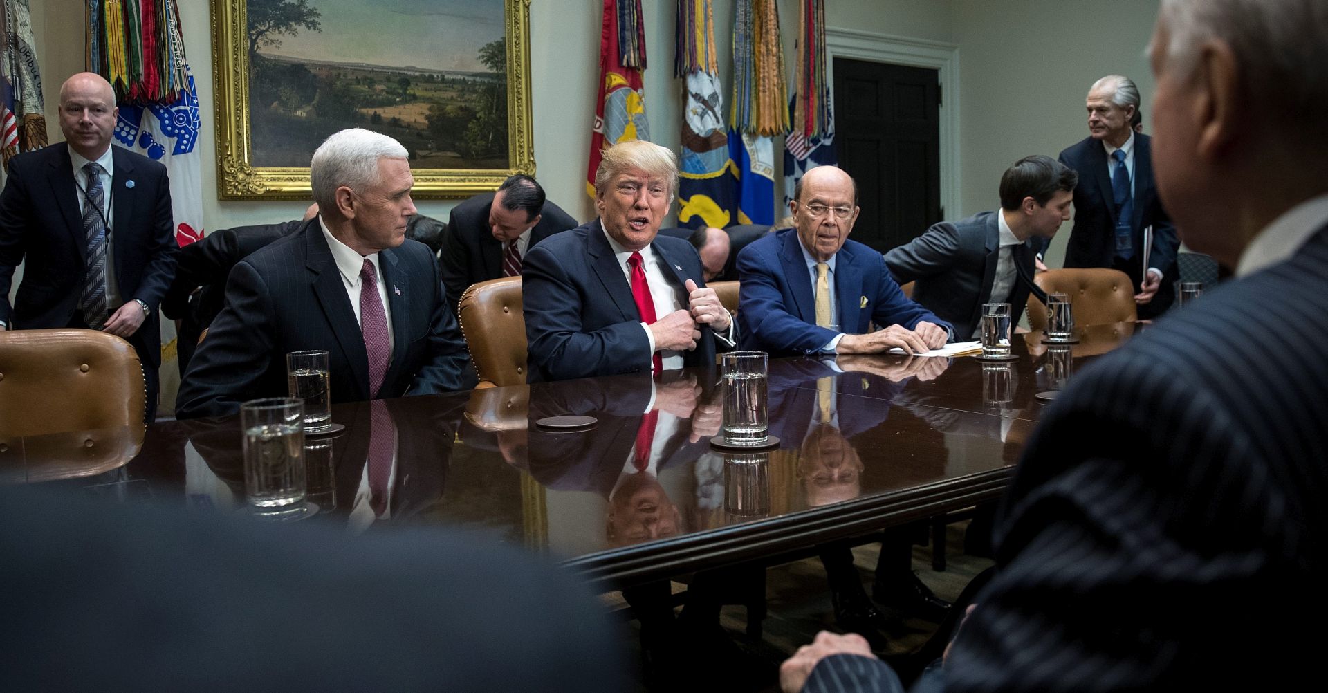 epa05767033 (L-R) US Vice President Mike Pence, US  President Donald Trump, Commerce Secretary nominee Wilbur Ross and senior advisor Jared Kushner attend a meeting with Senate and House legislators, in the Roosevelt Room at the White House, in Washington, DC., USA, 02 February 2017.  Lawmakers included in the meeting were Sen. Orrin Hatch, Rep. Kevin Brady, Sen. Ron Wyden and Rep. Richard Neal.  EPA/DREW ANGERER / POOL  (AFP OUT)