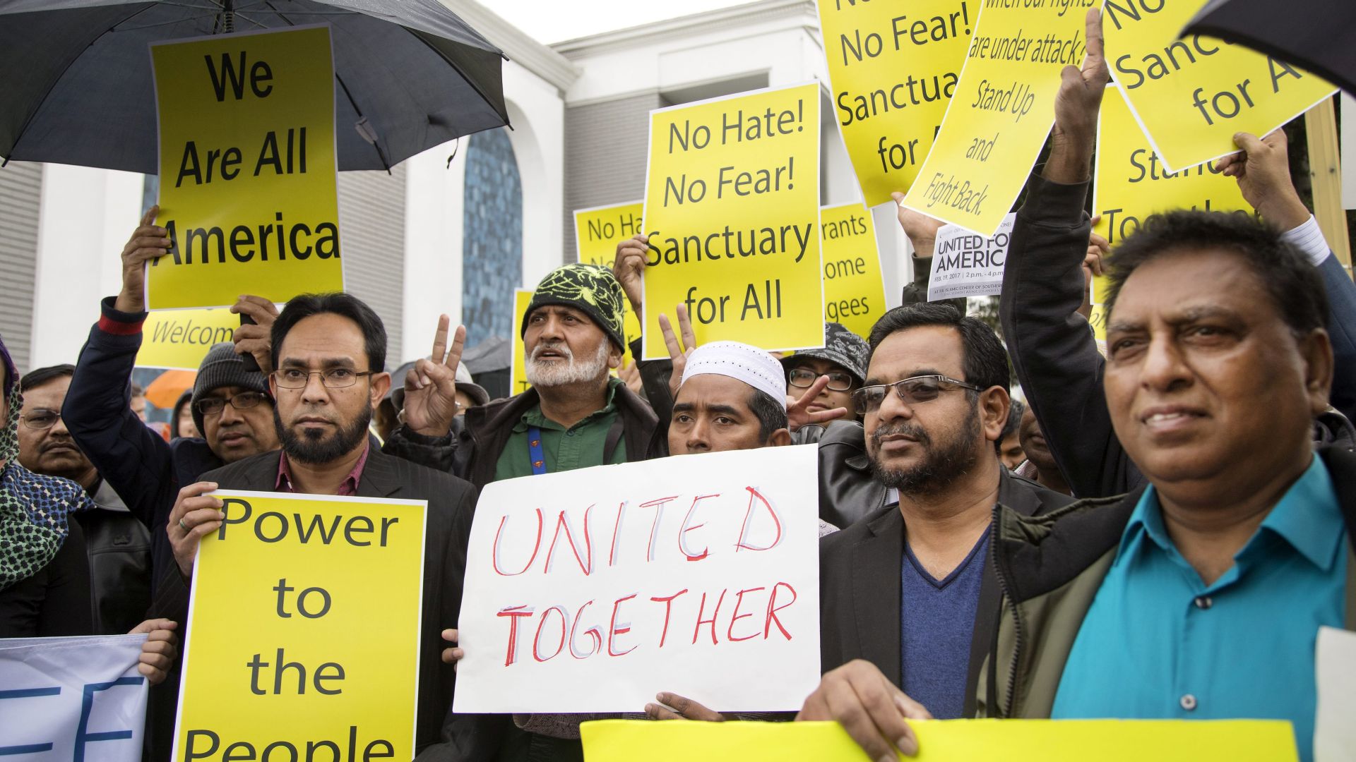 epa05769746 Protesters denounce the US-enacted travel ban from Muslim-majority countries, outside the Islamic Center of Southern California after Friday prayers in Los Angeles, California, USA, 03 February 2017. The demonstrators were taking part in a #WeAreAllAmerica solidarity event bringing together Muslim communities with other migrants from Latin America, Asia and others. President Donald Trump's executive order halts all refugee entry for 120 days and for 90 days bans entry from seven countries: Iran, Iraq, Libya, Somalia, Sudan, Syria and Yemen.  EPA/EUGENE GARCIA