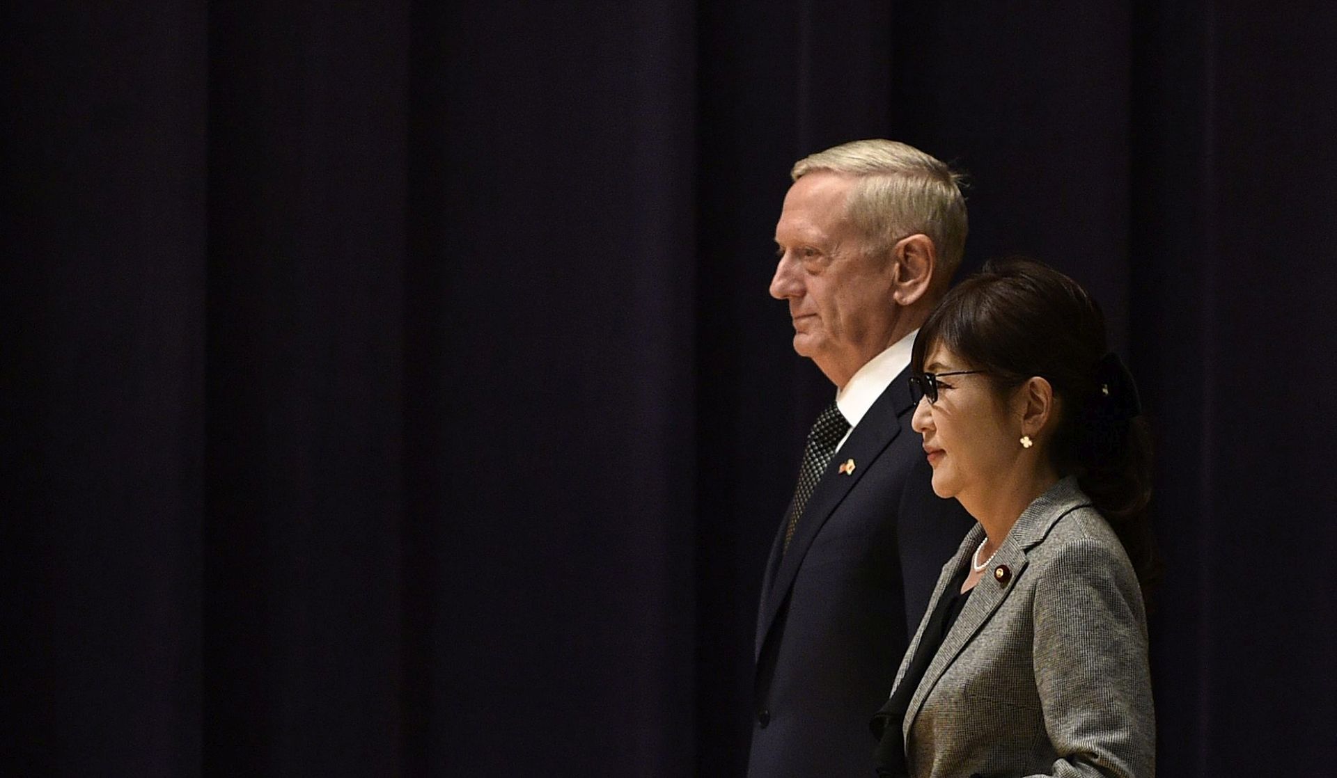 epa05769916 US Secretary of Defense James Mattis (L) and Japanese Defense Minister Tomomi Inada (R) arrive to a joint press conference at the defense ministry in Tokyo, Japan, 04 February 2017. Mattis is currently on a two-day visit to Japan.  EPA/FRANCK ROBICHON