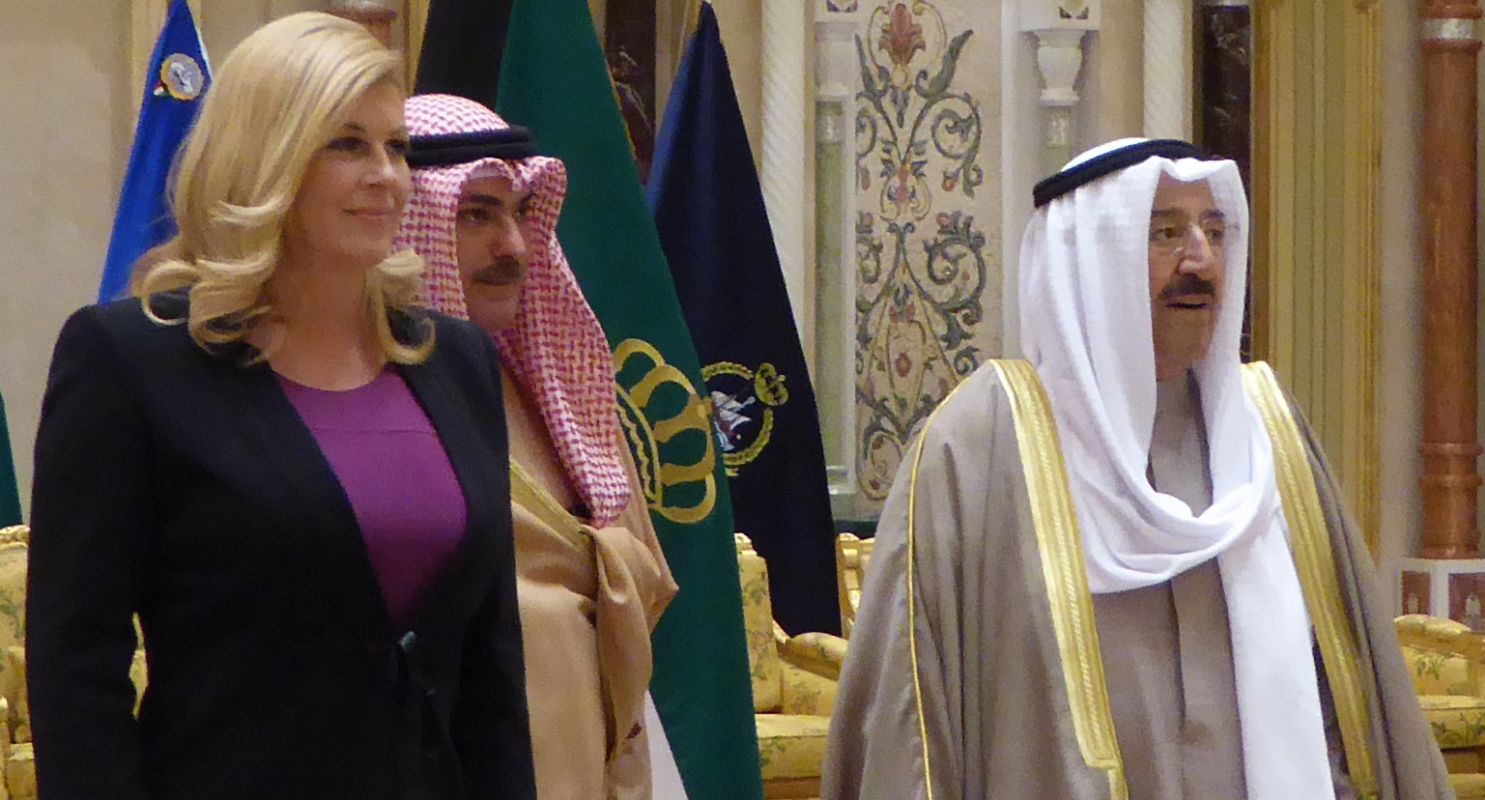 Kuvajt, 05.02.2017. - Predsjednica drave Kolinda Grabar-Kitaroviæ u dravnom je posjetu Kuvajtu. Sastala se s kuvajtskim dravnim poglavarom, emirom Sabahom Al-Ahmadom Al-Daberom Al-Sabahom, prijestolonasljednikom eikom Navafom Al-Ahmadom Al-Daberom Al-Sabahom, te s drugim visokim kuvajtskim dunosnicima.
foto HINA / Darko VLAHOVIÆ / ml