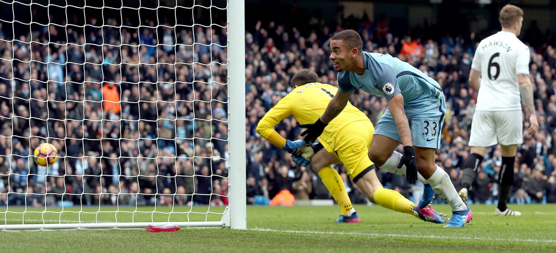 epa05773024 Manchester City's Gabriel Jesus celebrates after scoring a goal during the English Premier League soccer match between Manchester City and Swansea City at the Etihad Stadium in Manchester, Britain, 05 February 2017.  EPA/NIGEL RODDIS EDITORIAL USE ONLY. No use with unauthorized audio, video, data, fixture lists, club/league logos or 'live' services. Online in-match use limited to 75 images, no video emulation. No use in betting, games or single club/league/player publications.