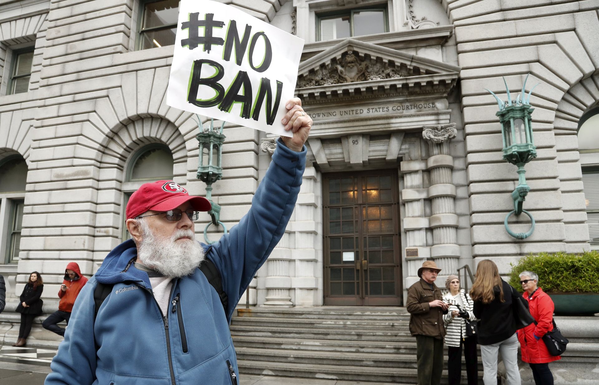 epa05777383 An anti-travel ban protestor with a poster reading 'NO BAN' stands outside the Ninth US Circuit Court of Appeals as three-judge federal appeals panel from the court scheduled a hearing by telephone with lawyers of the US Department of Justice (DOJ) and the State of Washington to determine whether to reinstate US President Donald Trump's executive order ban on travel to the United States from seven Muslim-majority countries in San Francisco, California, USA, 07 February 2017.  EPA/JOHN G. MABANGLO