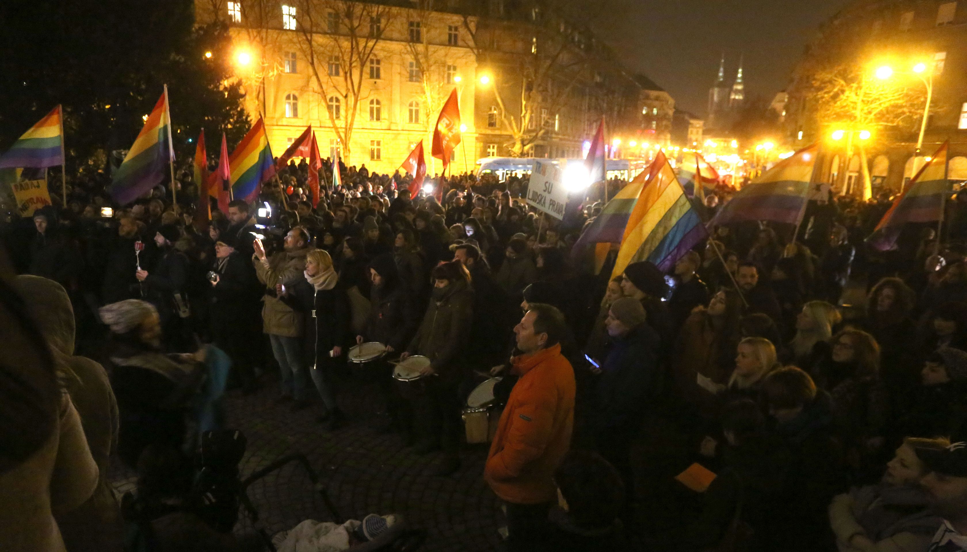 Zagreb, 13.02.2017 - Miran prosvjed protiv nasilja i mrnje u organizaciji Zagreb Pridea na Trgu rtava faizma.
foto HINA/ Denis CERIÆ /dc