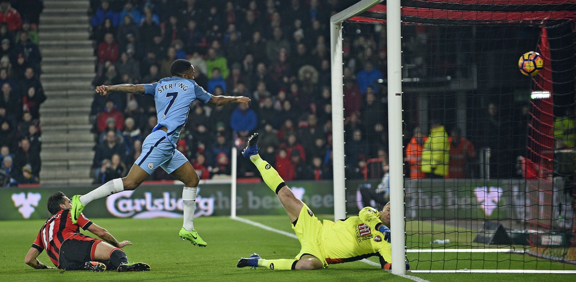 epa05791678 Manchester City's Raheem Sterling (C) scores the 1-0 lead during the English Premier League soccer match between AFC Bournemouth and Manchester City at the Vitalitiy stadium, Bournemouth, Britain, 13 February 2017.  EPA/GERRY PENNY EDITORIAL USE ONLY. No use with unauthorized audio, video, data, fixture lists, club/league logos or 'live' services. Online in-match use limited to 75 images, no video emulation. No use in betting, games or single club/league/player publications.