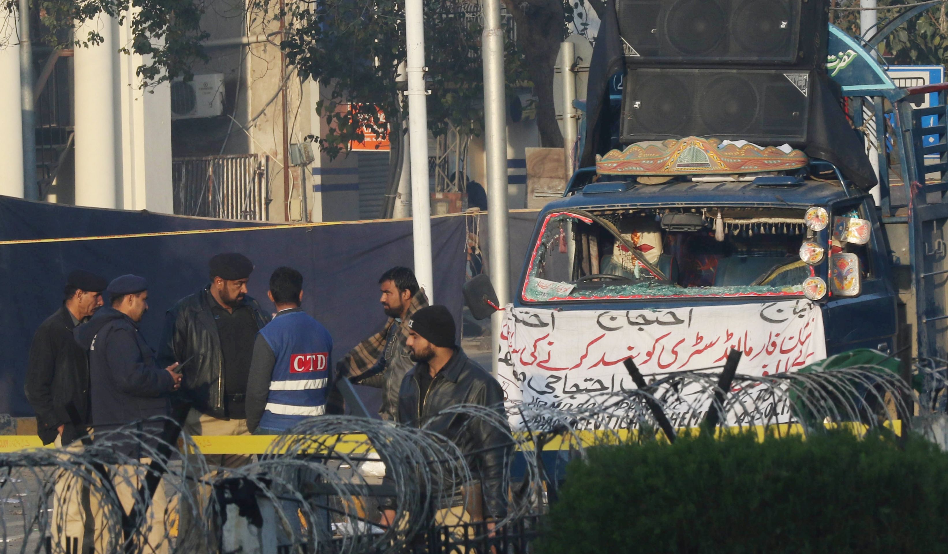 epa05791939 Pakistani security officials inspect the scene a day after a suicide bomb blast in Lahore, Pakistan 14 February 2017. At least 13 people, including two senior police officials, were killed and several others injured when a suicide attacker detonated his explosive vest during a rally held by hundreds of pharmacists. A faction of the Pakistani Taliban, Jamaat-ul-Ahrar, claimed responsibility for the bombing.  EPA/RAHAT DAR