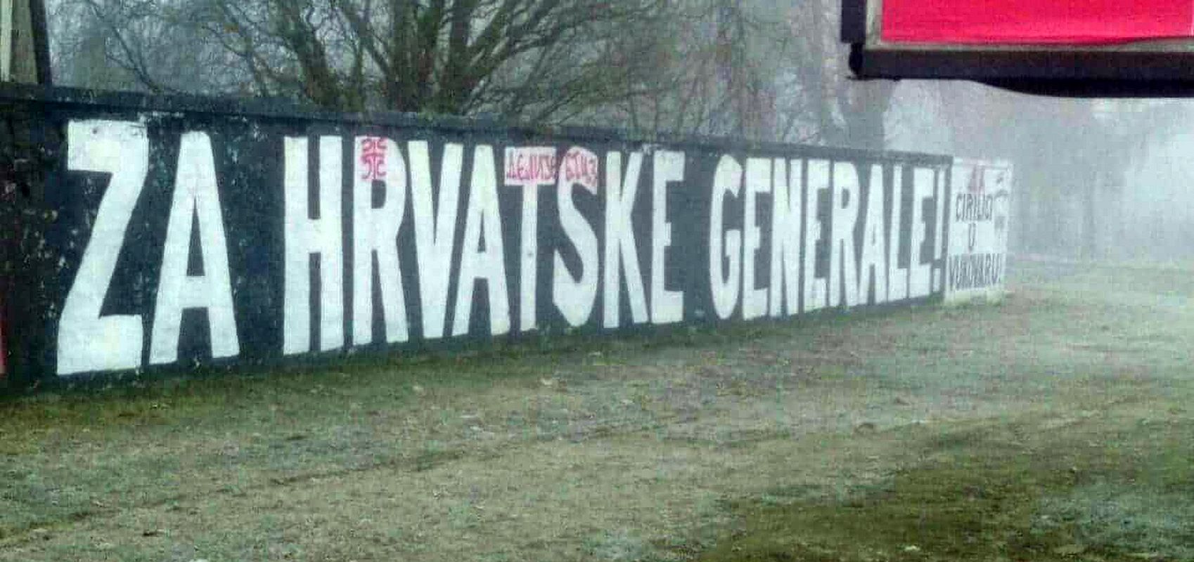 Osijek, 14.02.2017 - Zatiæeni natpis "Osijek - nepokoreni grad" oteæen je prole noæi grafitom "Delije" na æirilici, izvijestila je u utorak osjeèka polciija, koja traga za vandalom. Poznati grafit "Osijek - nepokoreni grad" ispisan u vrijeme Domovinskog rata na zidu na krianju Trpimirove i Divaltove ulice u Osijeku, zatiæen je kao kulturno dobro lokalnog znaèaja 2012. godine.
foto HINA/ ds