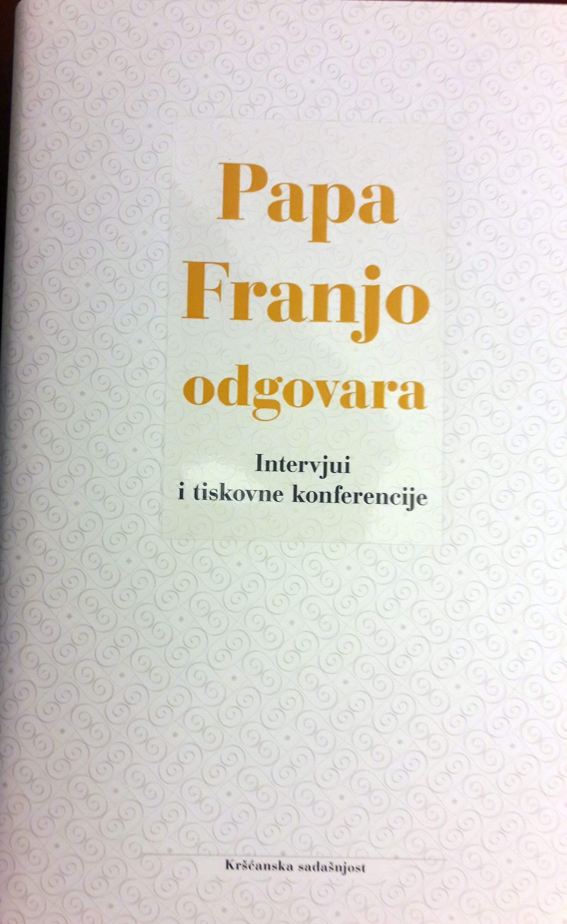 Zagreb, 16.02.2017. - Knjiga "Papa Franjo odgovara - Intervjui i tiskovne konferencije" predstavljena je u èetvrtak naveèer u Nadbiskupijskom pastoralnom institutu u Zagrebu.
foto HINA / ml