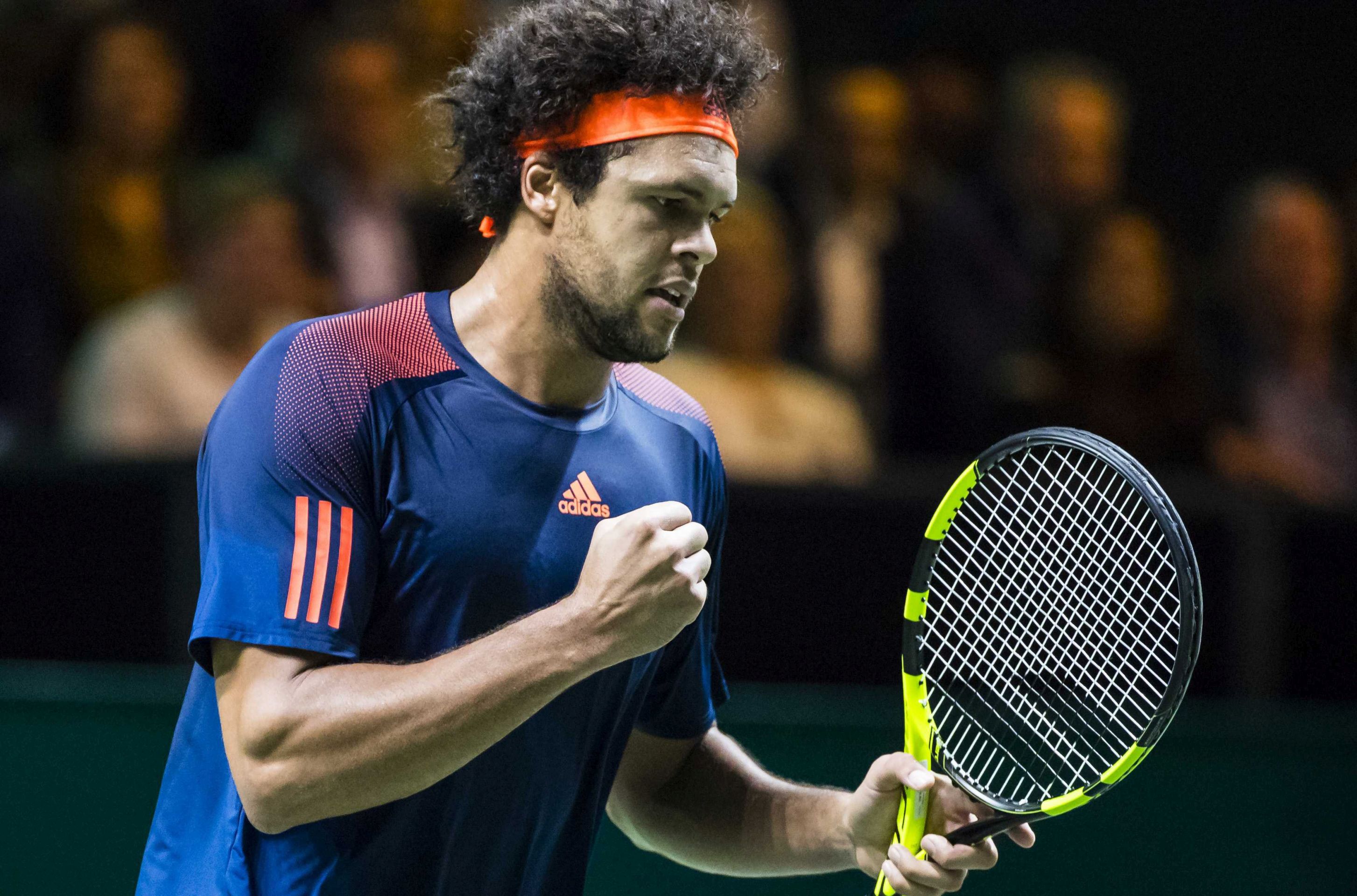 epa05804244 Jo-Wilfried Tsonga of France in action against David Goffin of Belgium during their final match of the ABN Amro World Tennis Tournament in Rotterdam, Netherlands, 19 February 2017.  EPA/KOEN SUYK