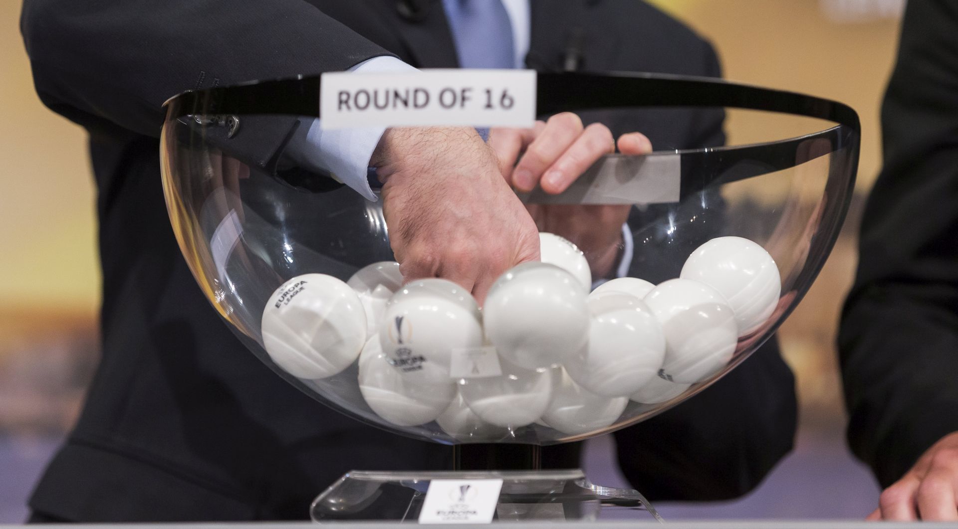 epa05812340 UEFA deputy General Secretary Giorgio Marchetti removes the balls containing the names of the soccer clubs during the draw of the round of 16 of the UEFA Europa League 2016/17 at the UEFA Headquarters, in Nyon, Switzerland, Friday, February 24, 2017.  EPA/CYRIL ZINGARO