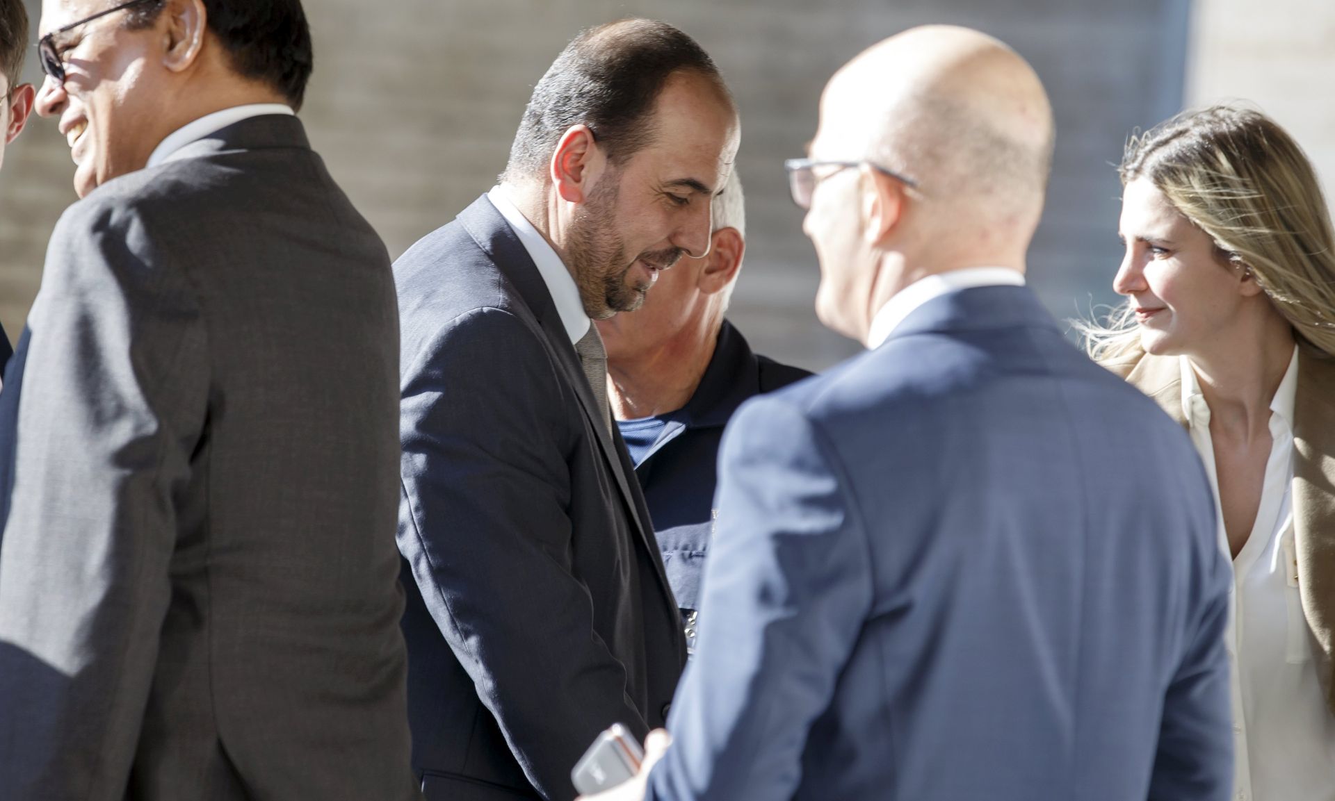 epa05819141 Syria's main opposition High Negotiations Committee (HNC) leader Nasr al-Hariri, (C), arrives for a round of negotiations between the High Negotiations Committee (HNC) and the UN Special Envoy of the Secretary-General for Syria Staffan de Mistura (not pictured), at the European headquarters of the United Nations in Geneva, Switzerland, 27 February 2017.  EPA/SALVATORE DI NOLFI