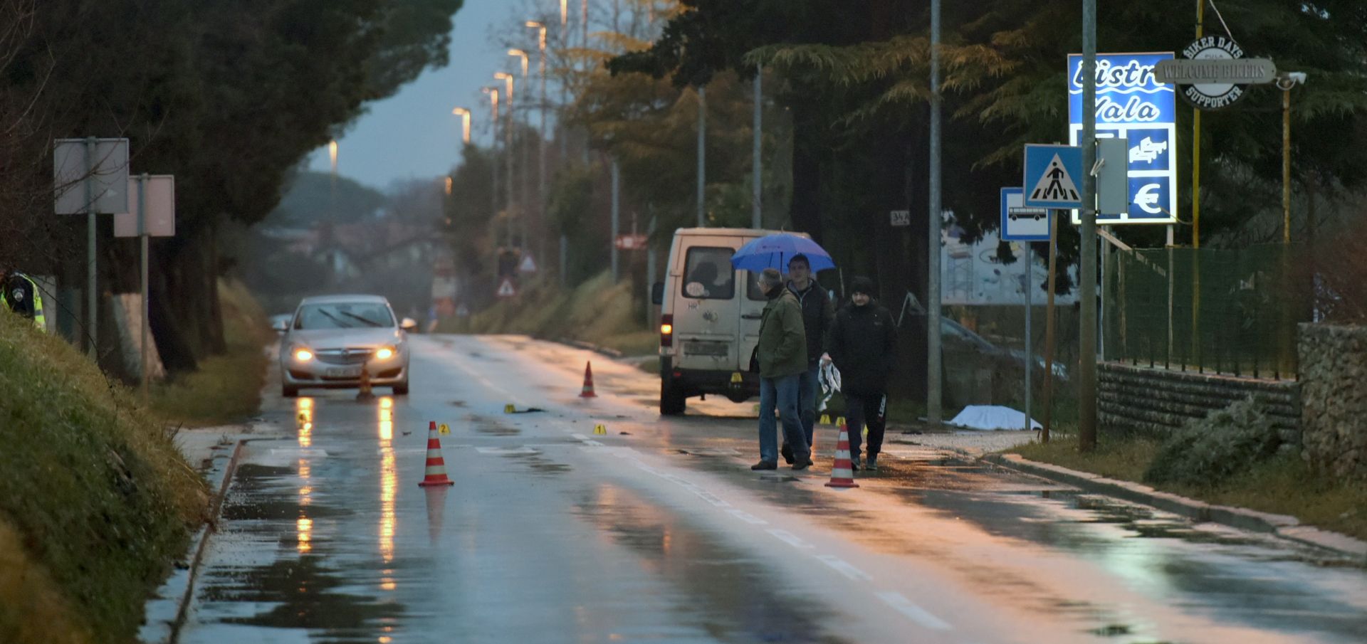 01.02.2017., Fazana - Prometna nesreca na Fazanskoj cesti u kojoj je smrtno stradao pjesak. Policija je na mjestu dogadjaja i obavlja ocevid.
Photo: Dusko Marusic/PIXSELL