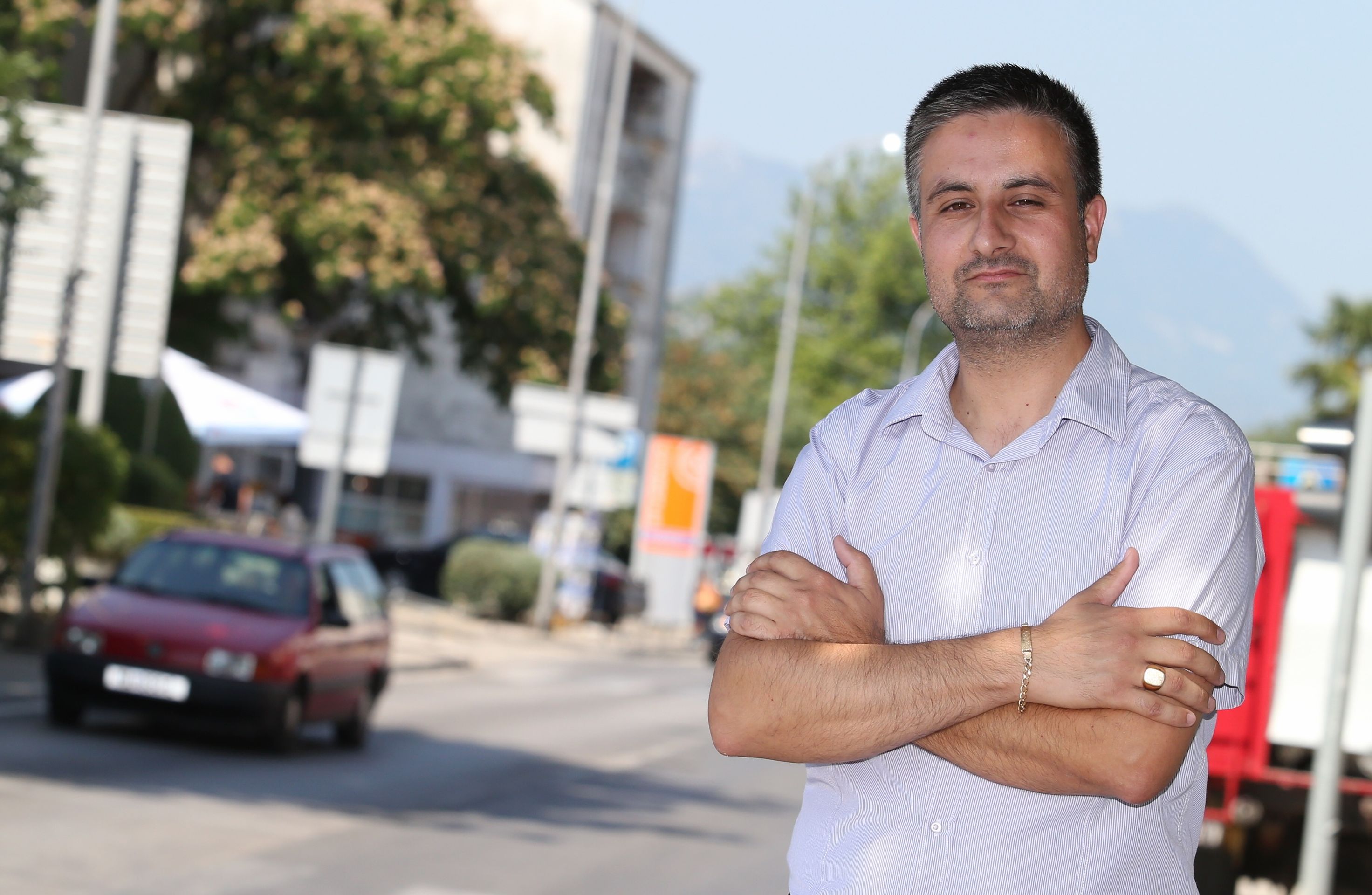 08.07.2015., Vrgorac - Grad u ozracju nadolazecih prijevremenih izbora za gradonacelnika i gradsko vijece grada Vrgorca koji su nedelju.
Vidljiva bitka medju kandidatima je ona plakatima i banerima postavljenim na prometnicama. Kandidat SDP-a  Rade Bobanac.
Photo Ivo Cagalj/PIXSELL
