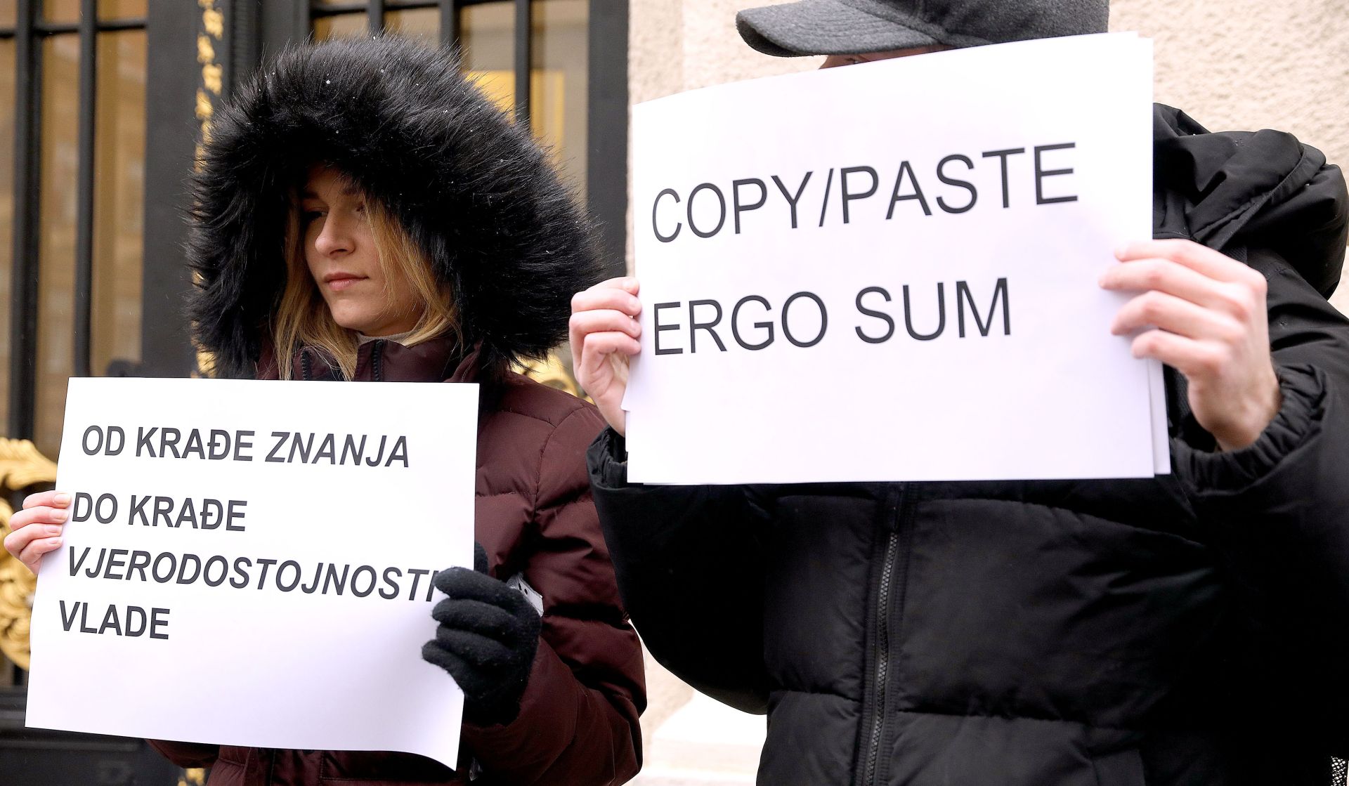 09.02.2017., Zagreb - Inicijativa GOOD prosvjedovala je danas ispred Sabora dijeleci zastupnicima salabahtere i pozivajuci na smjenu ministra Barisica.
Photo: Patrik Macek/PIXSELL