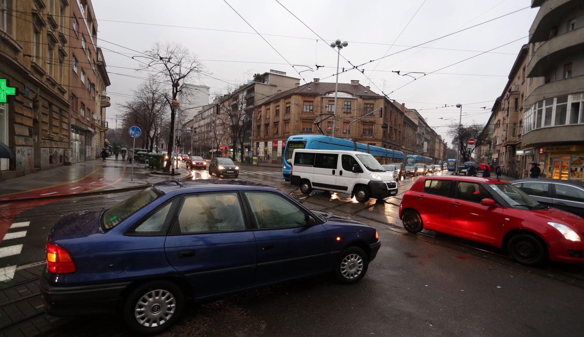 11.02.2014., Zagreb - Guzve na krizanju Vodnikove i Savske ulice. 
Photo: Dalibor Urukalovic/PIXSELL