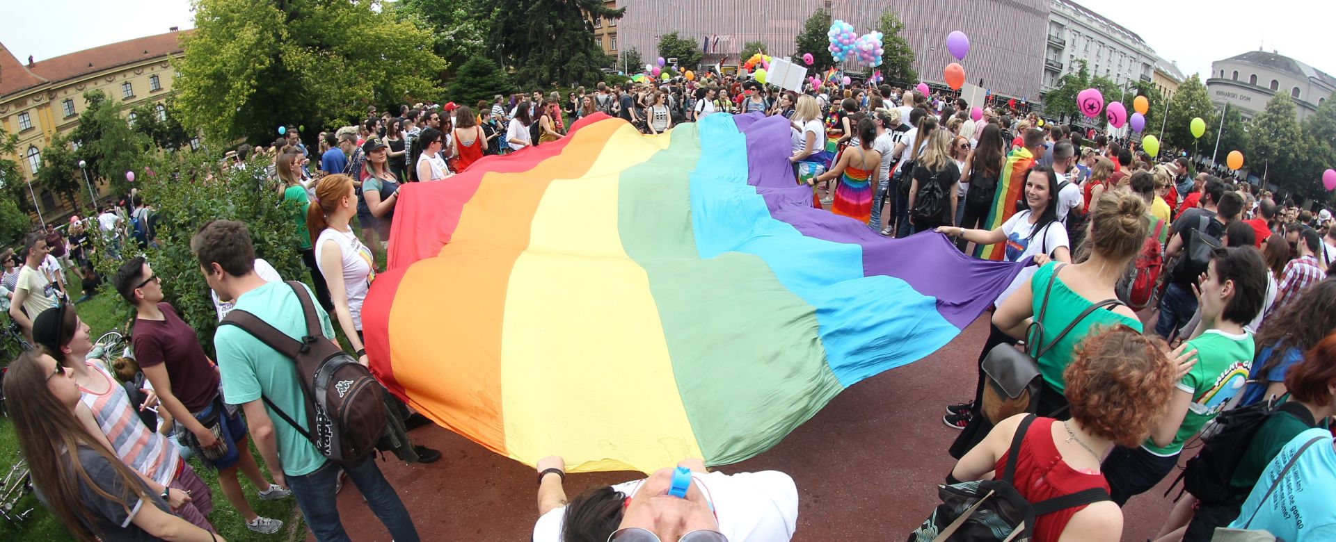 11.06.2016., Zagreb - XV Povorka ponosa LGBTIQ osoba i obitelji pod sloganom Jos Hrvatska ni 'propala. Sudionici povorke okupili su se ispred Muzeja Mimara odakle su krenuli sredisnjim gradskim ulicama do parka Ribnjak gdje je odrzan prigodni progam. 
Photo: Boris Scitar/Vecernji list/PIXSELL